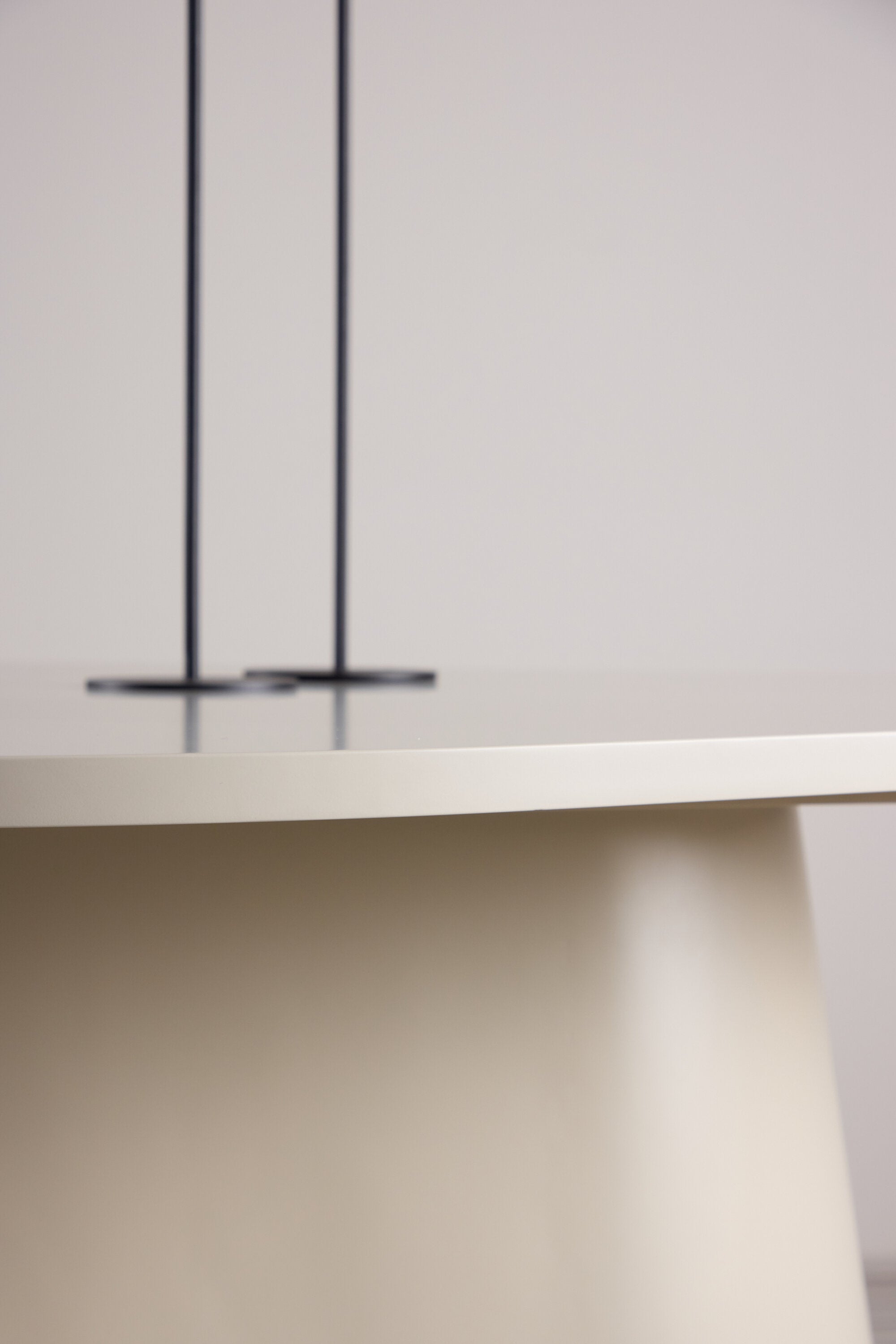 Diamond Oval Esstisch in Beige präsentiert im Onlineshop von KAQTU Design AG. Esstisch ist von Vind
