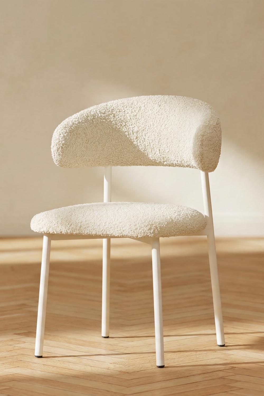 Lillholmen Esszimmerstuhl in Beige präsentiert im Onlineshop von KAQTU Design AG. Gartenstuhl mit Armlehnen ist von Vind