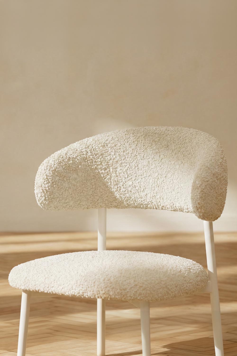Lillholmen Esszimmerstuhl in Beige präsentiert im Onlineshop von KAQTU Design AG. Gartenstuhl mit Armlehnen ist von Vind