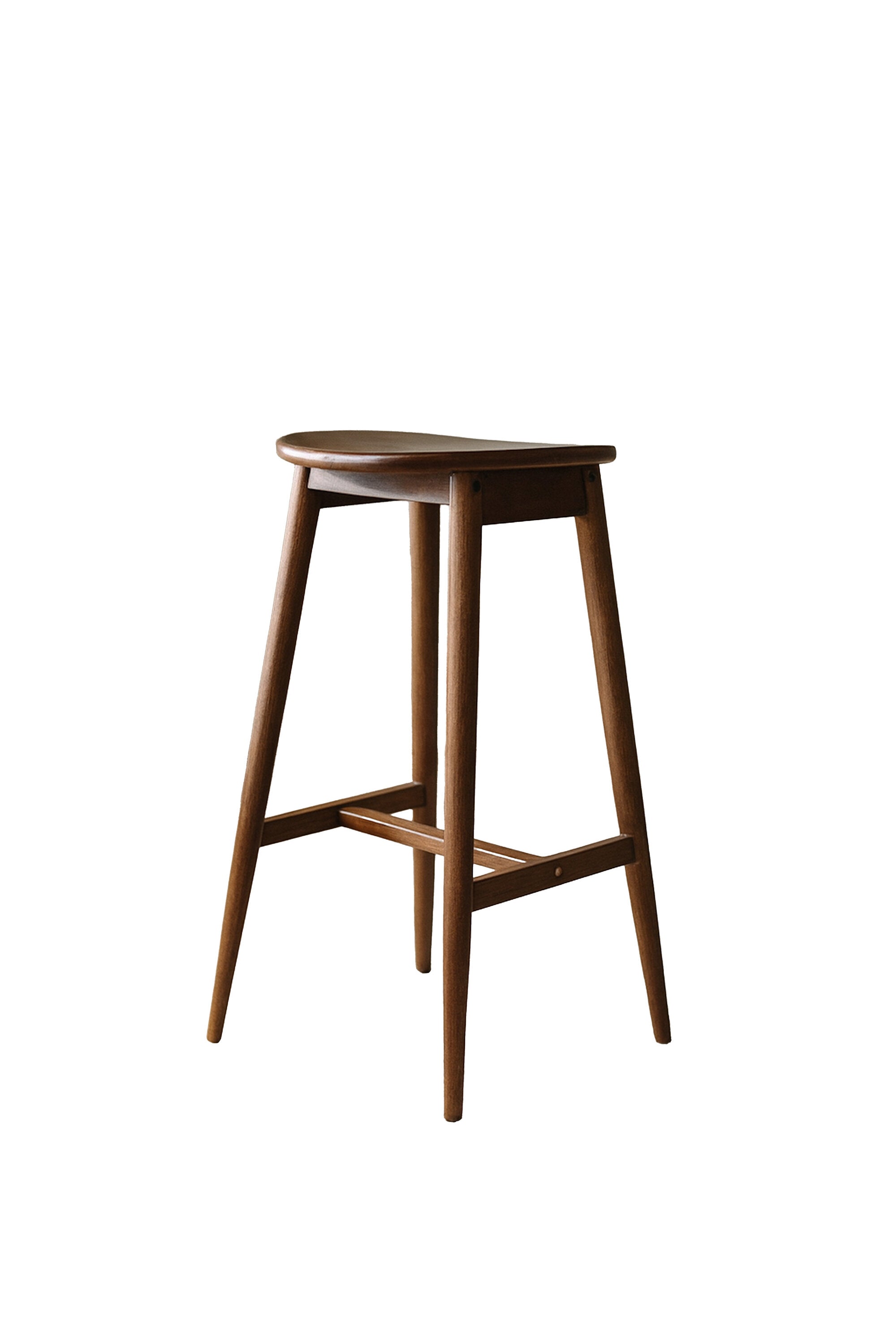Orust Barstuhl in Mokka präsentiert im Onlineshop von KAQTU Design AG. Barstuhl ist von Vind