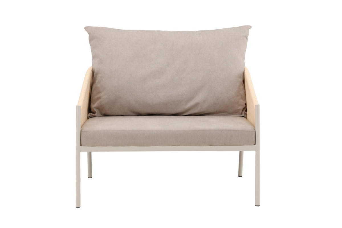 Louie Sessel in Beige präsentiert im Onlineshop von KAQTU Design AG. Sessel mit Armlehnen ist von Vind