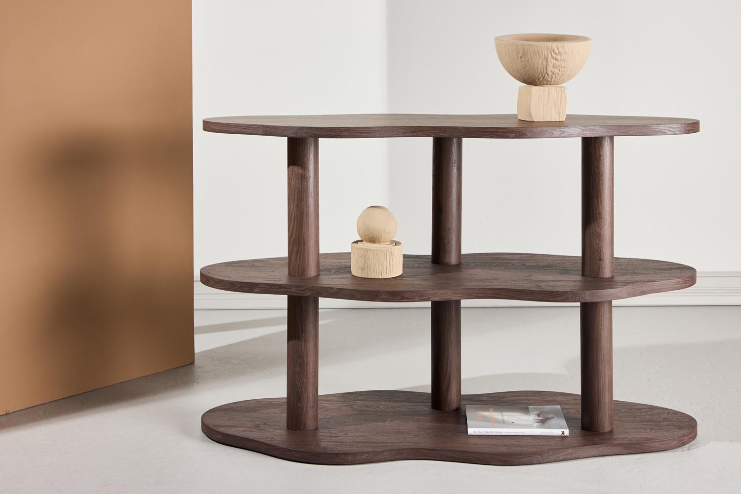 Moln Regal in Mokka präsentiert im Onlineshop von KAQTU Design AG. Regal ist von Vind