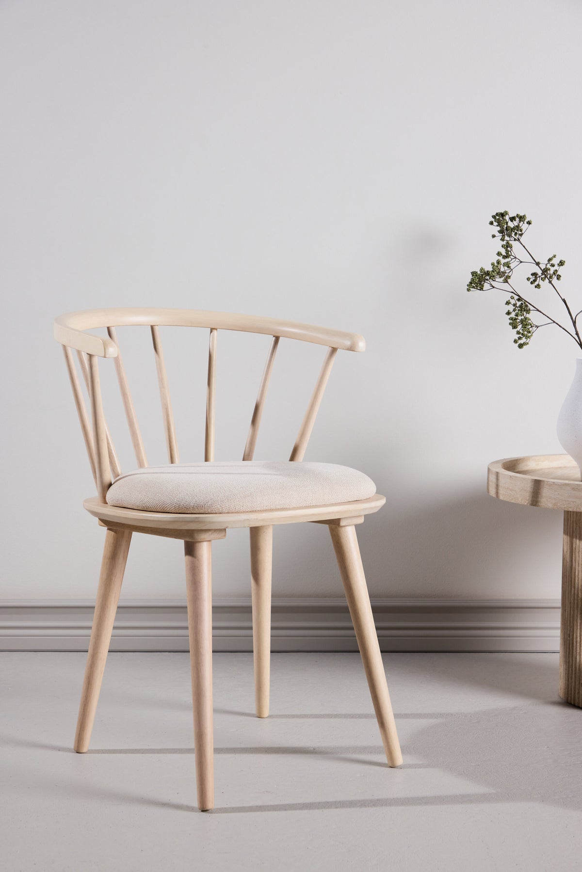 Bobby Esszimmerstuhl in Tünche präsentiert im Onlineshop von KAQTU Design AG. Gartenstuhl mit Armlehnen ist von Venture Home