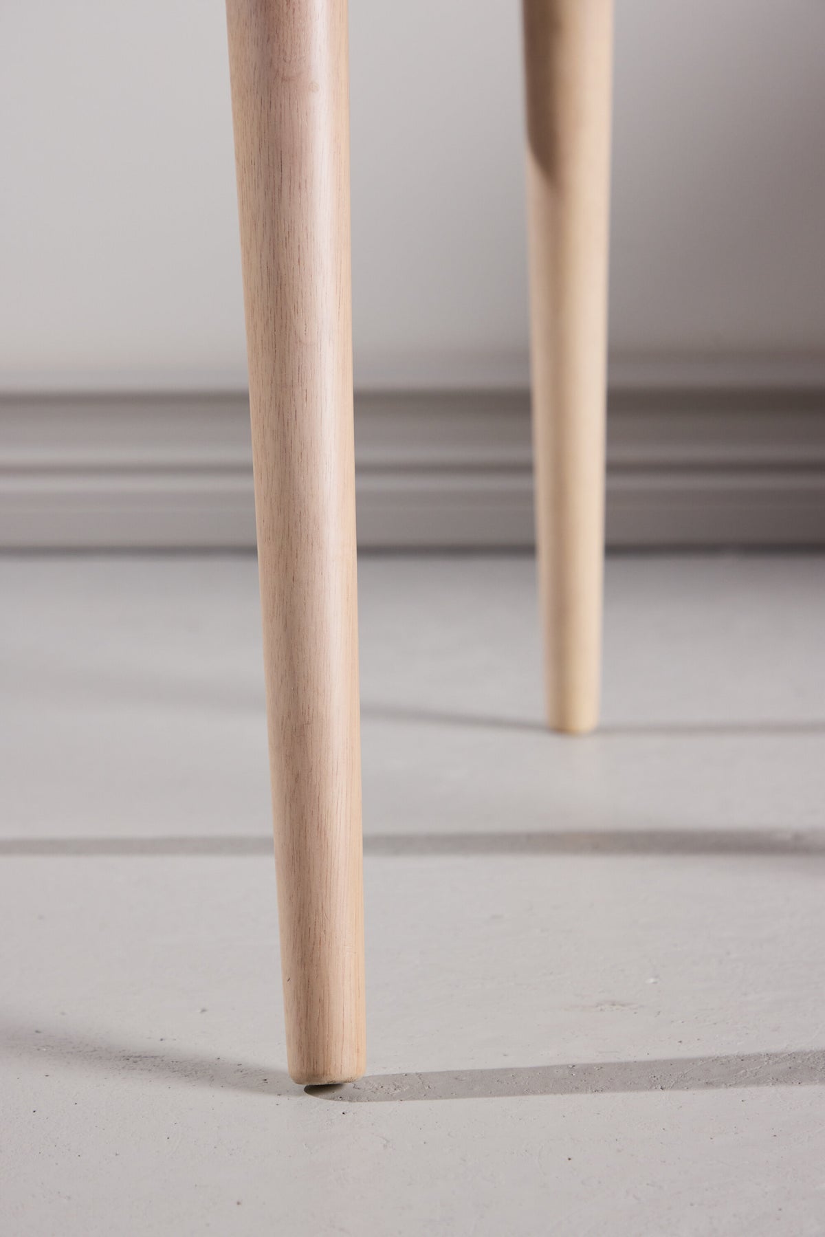 Bobby Esszimmerstuhl in Tünche präsentiert im Onlineshop von KAQTU Design AG. Gartenstuhl mit Armlehnen ist von Venture Home