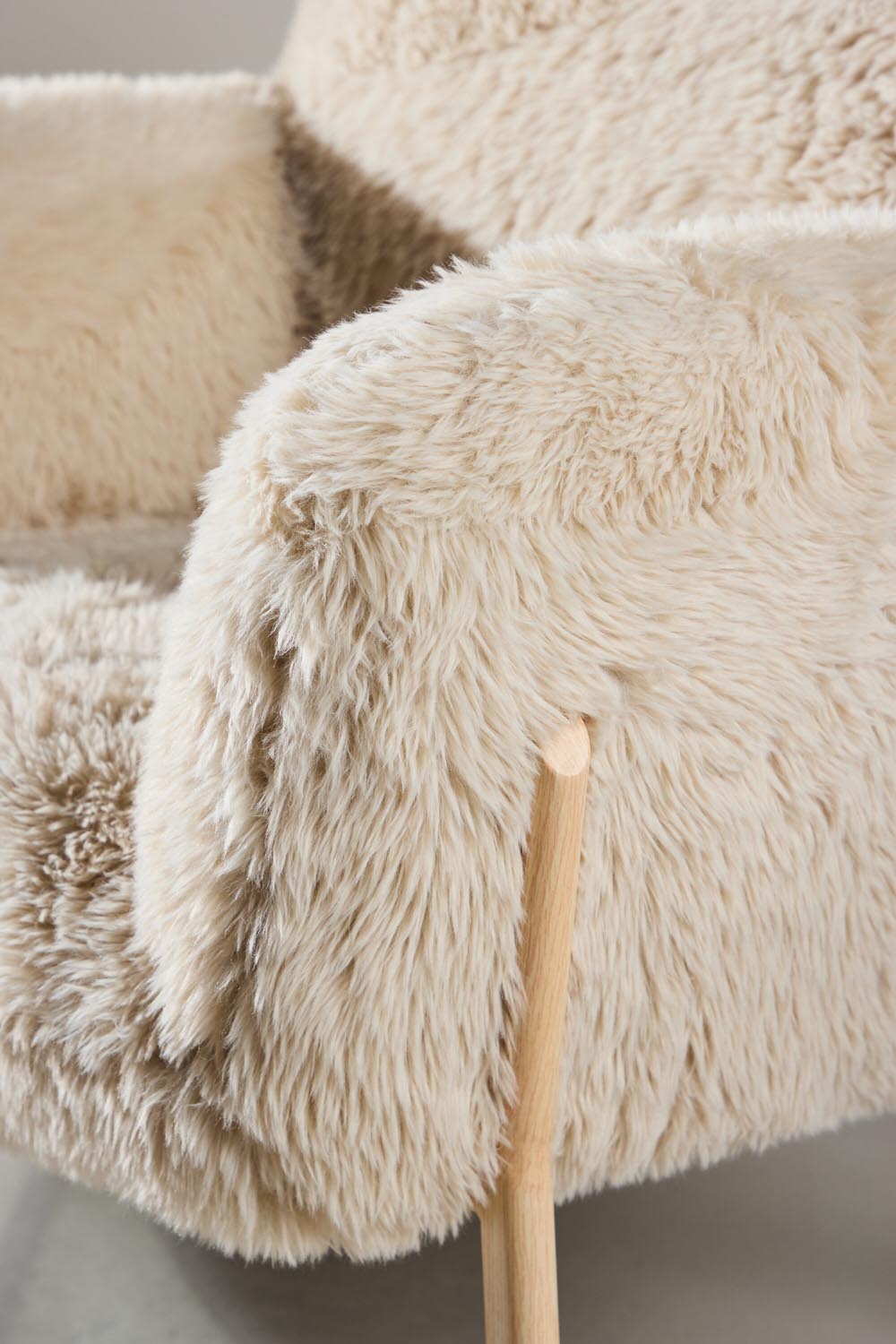 Zenzi Sessel in Beige präsentiert im Onlineshop von KAQTU Design AG. Sessel mit Armlehnen ist von Venture Home