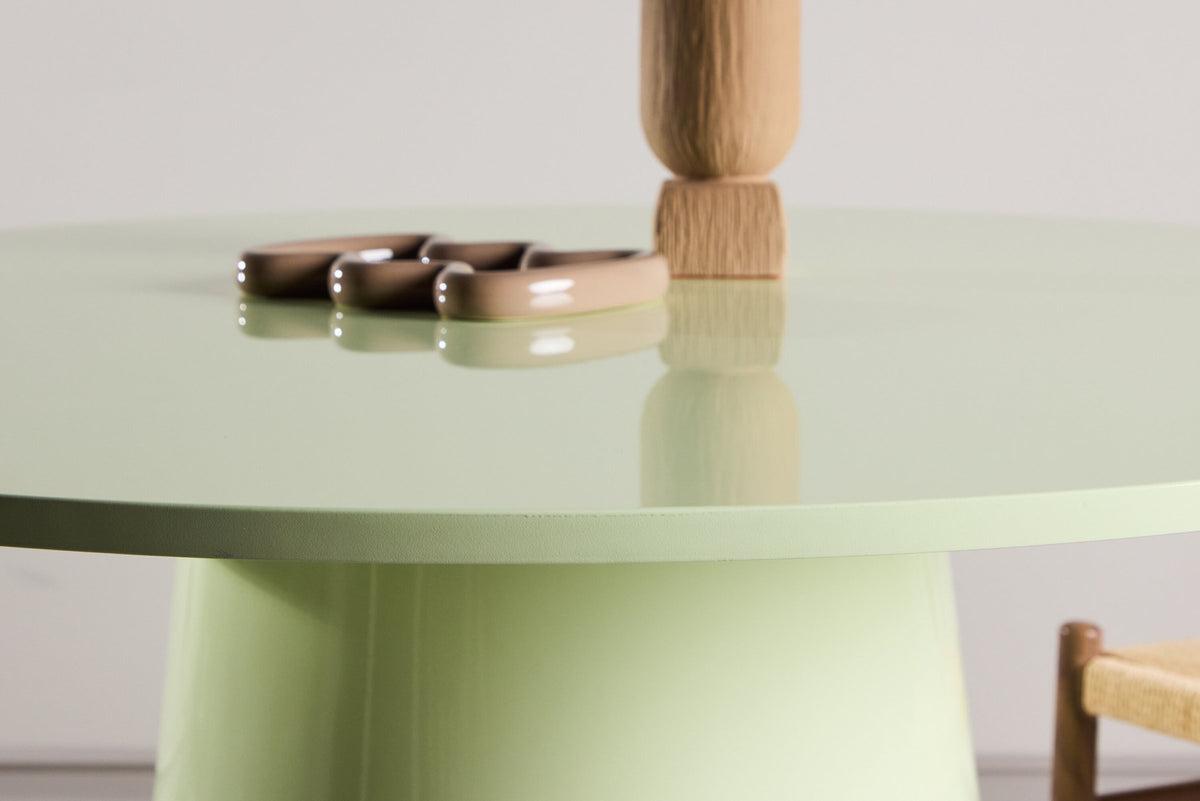 Lanzo Rundes Esstisch in Hellgrün präsentiert im Onlineshop von KAQTU Design AG. Esstisch ist von Venture Home