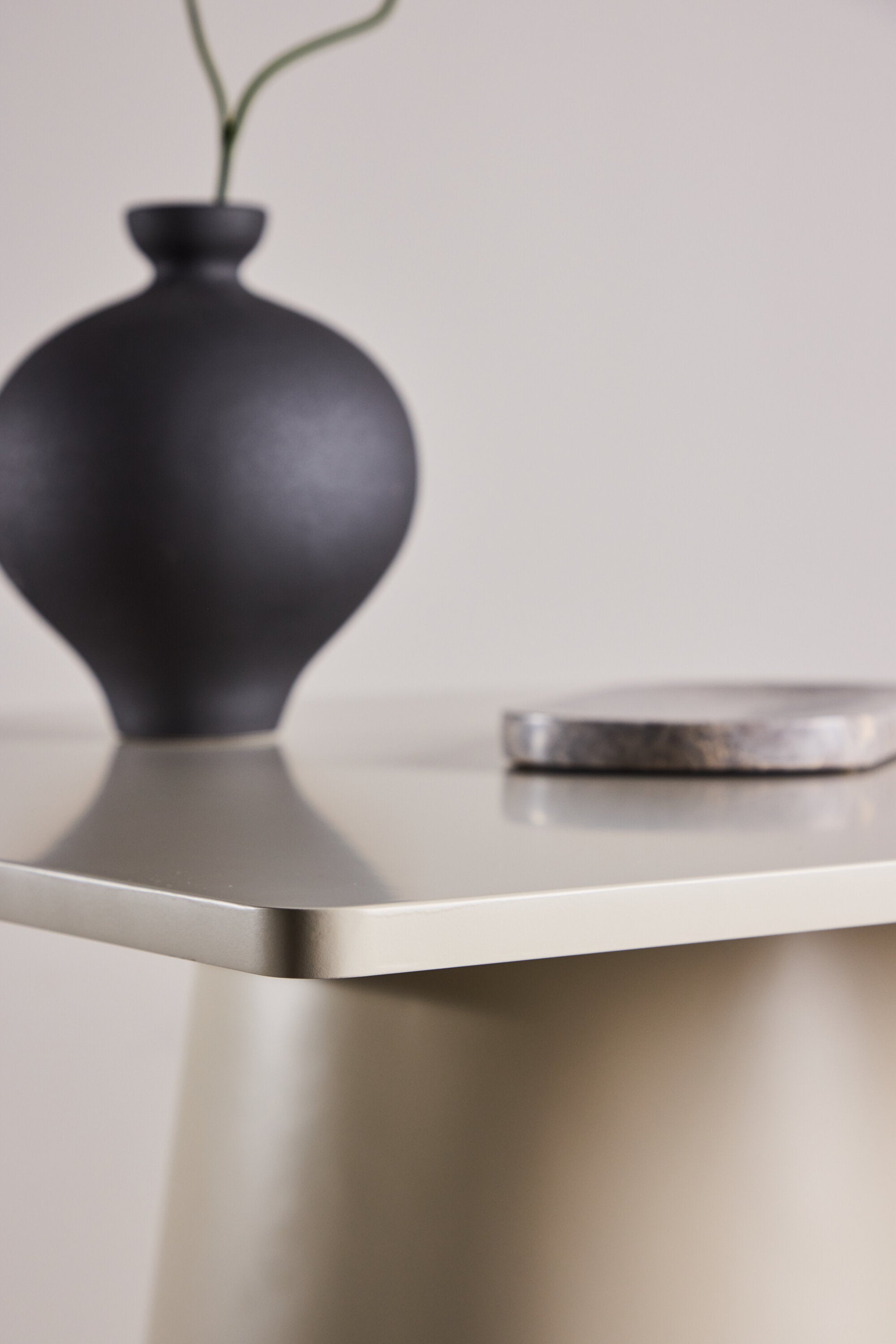 Tisch Lanzi in Beige präsentiert im Onlineshop von KAQTU Design AG. Gartentisch ist von Venture Home