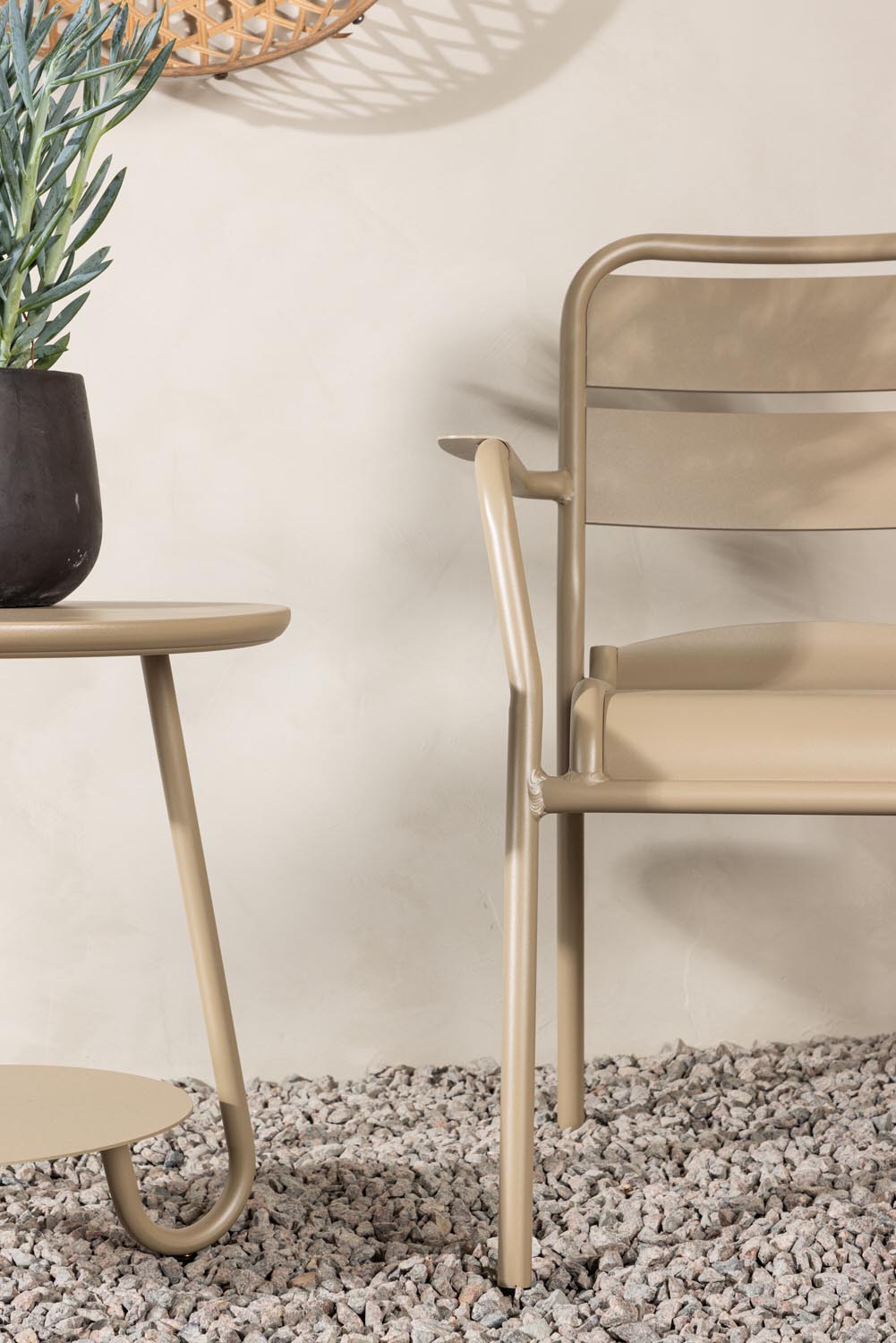 Faro Café Set in Beige/Beige präsentiert im Onlineshop von KAQTU Design AG. Gartentischset ist von Venture Home