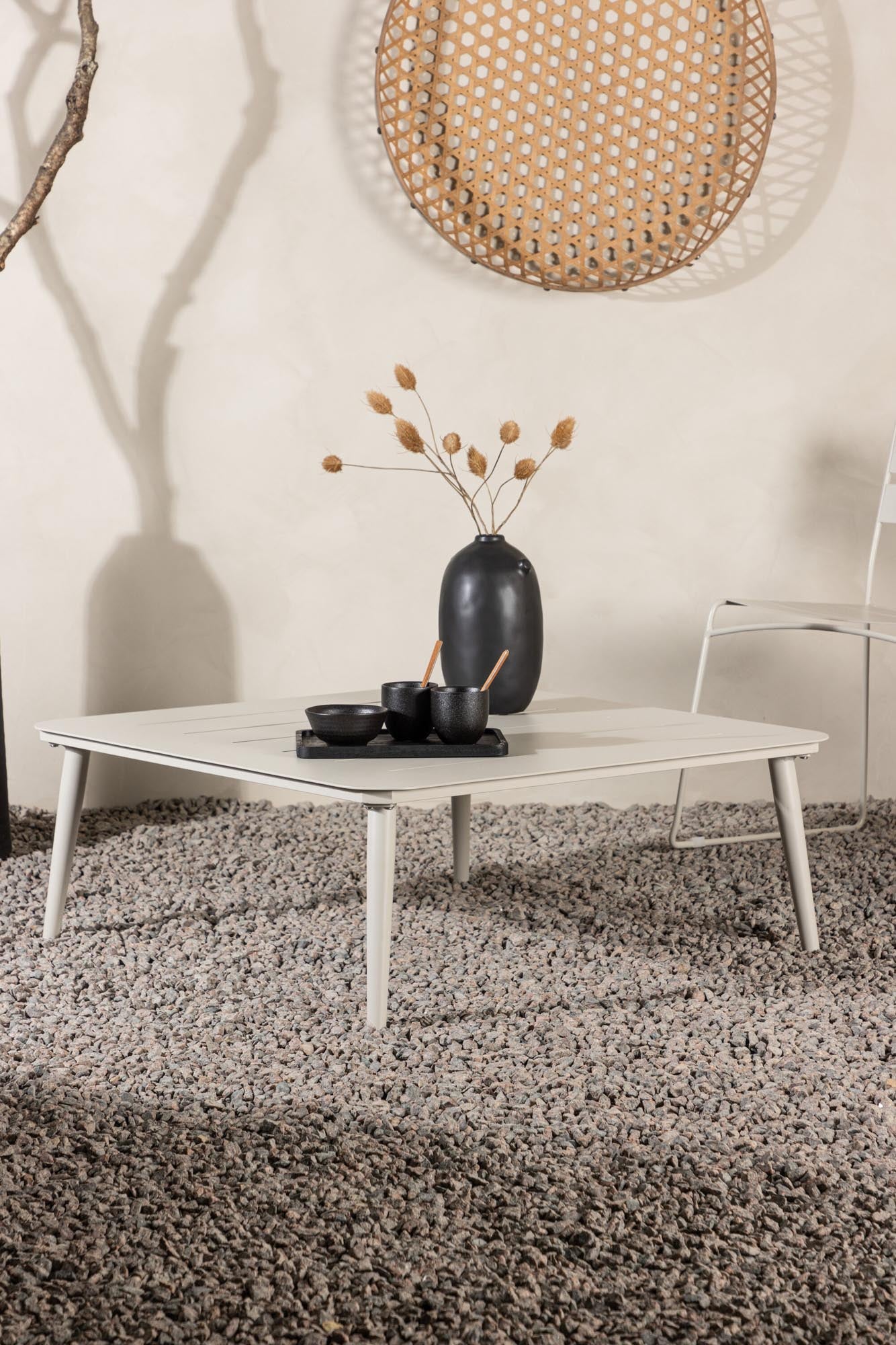 Lina Sofatisch in Beige präsentiert im Onlineshop von KAQTU Design AG. Beistelltisch Outdoor ist von Venture Home