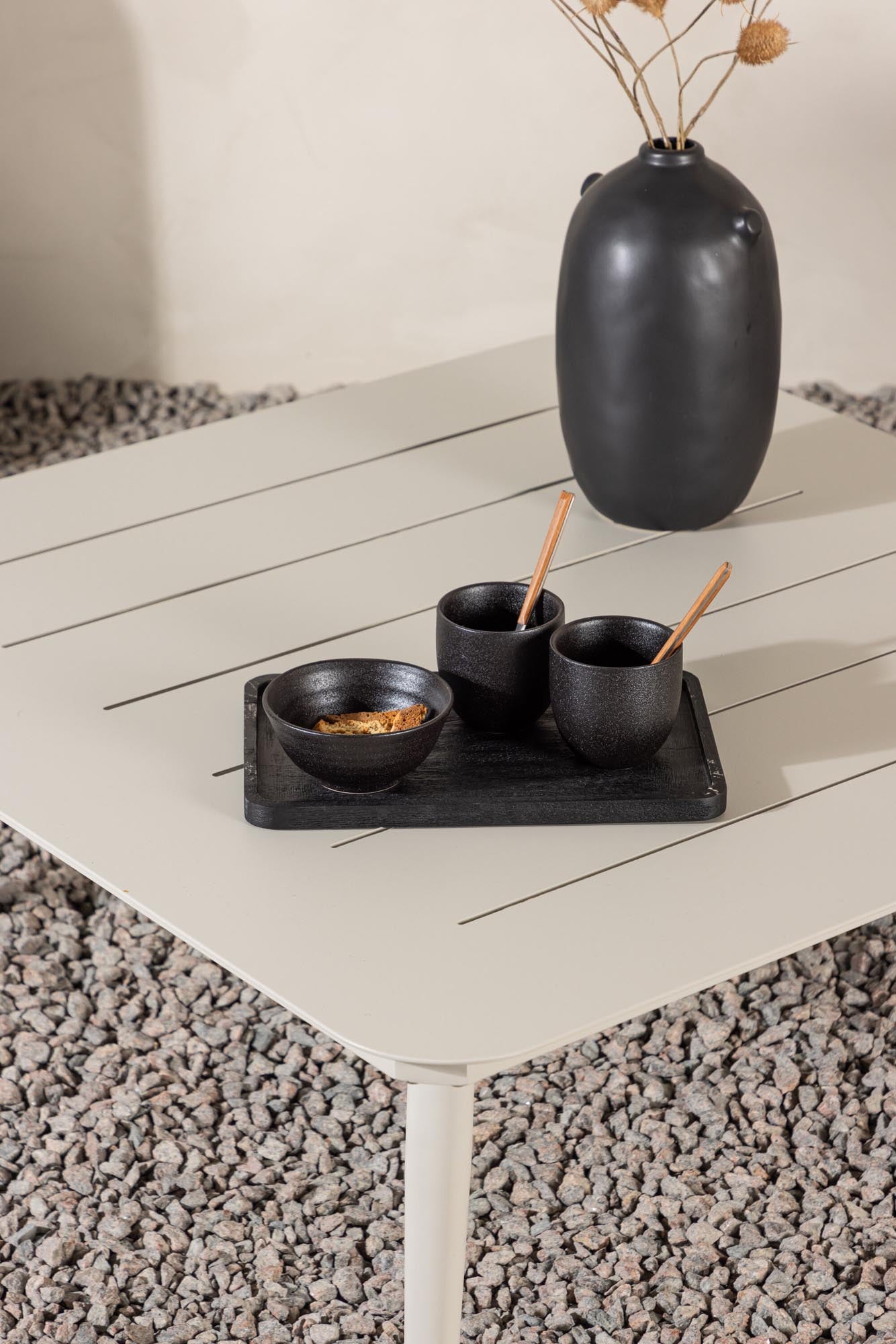 Lina Sofatisch in Beige präsentiert im Onlineshop von KAQTU Design AG. Beistelltisch Outdoor ist von Venture Home