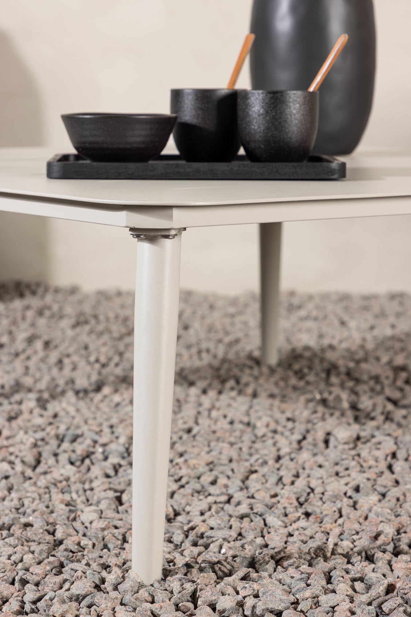 Lina Sofatisch in Beige präsentiert im Onlineshop von KAQTU Design AG. Beistelltisch Outdoor ist von Venture Home