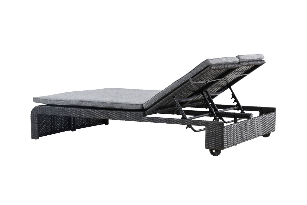Sonnenliege London von Venture Home in Schwarz mit grauem Kissen und Korbgeflecht