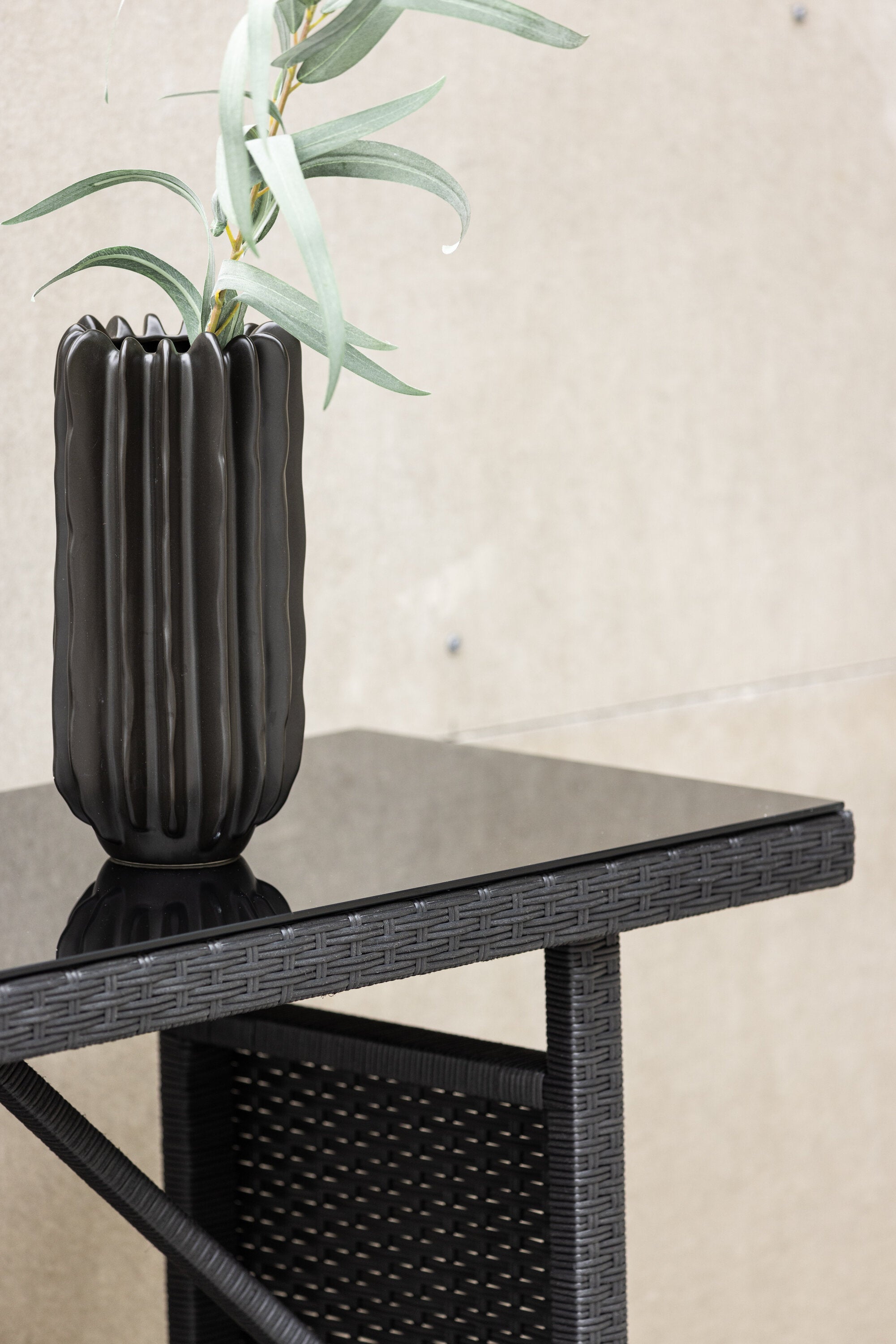 Padova Beistelltisch in Schwarz präsentiert im Onlineshop von KAQTU Design AG. Beistelltisch Outdoor ist von Venture Home