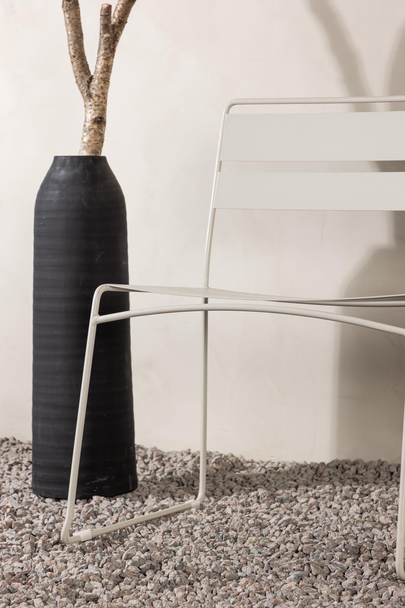 Elegantes 3-Sitzer-Sofa in Beige, perfekt für entspannte Momente im Freien. Robuste Stahlkonstruktion.