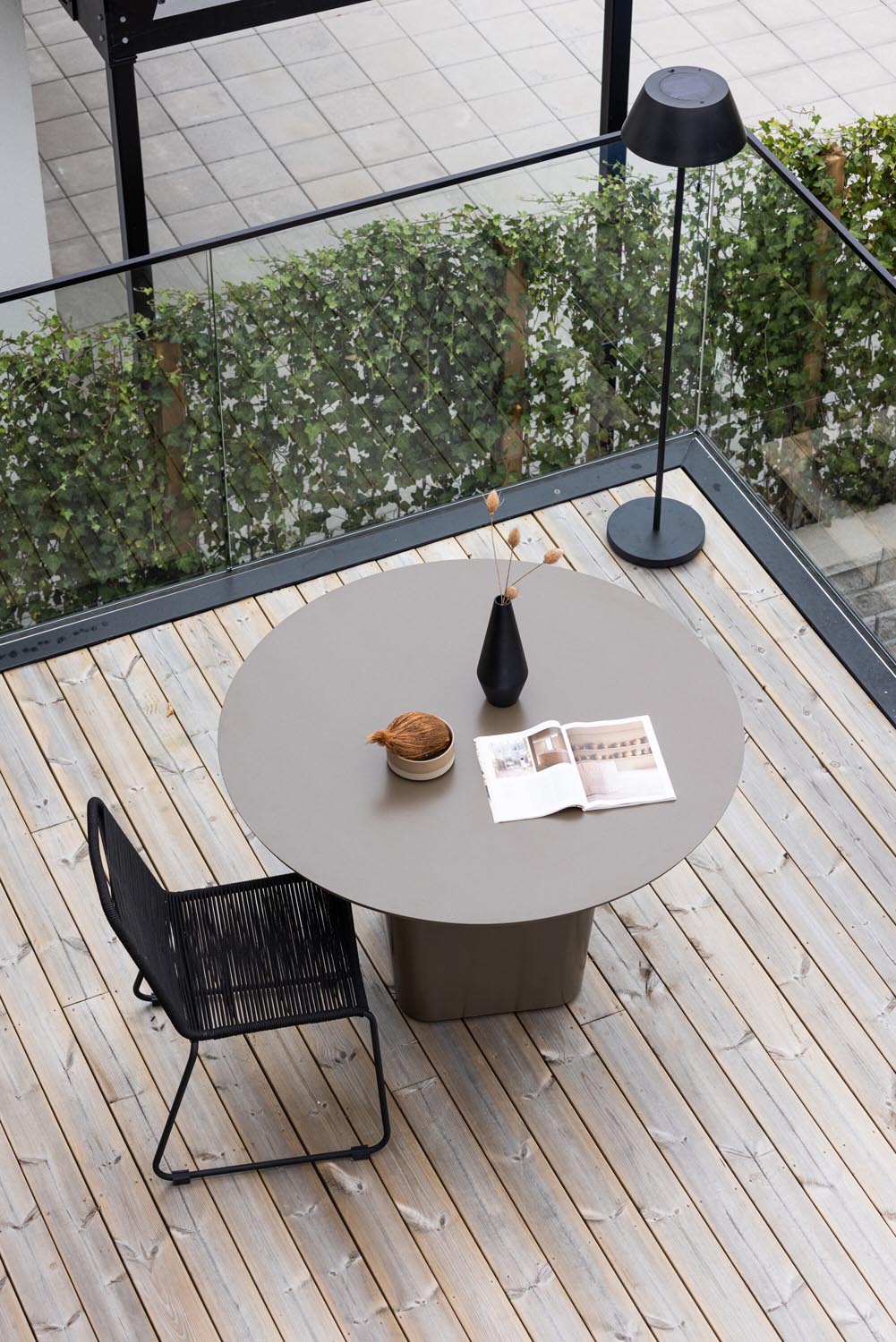 Santa Fe Gartentisch rund in Braun präsentiert im Onlineshop von KAQTU Design AG. Gartentisch ist von Venture Home