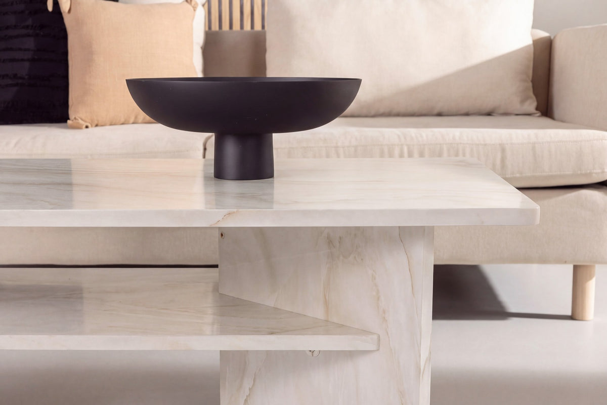 Beistelltisch Ålesund von Venture Home in Beige mit marmorierter MDF-Tischplatte und schlanken MDF-Beinen, rechteckige Form.