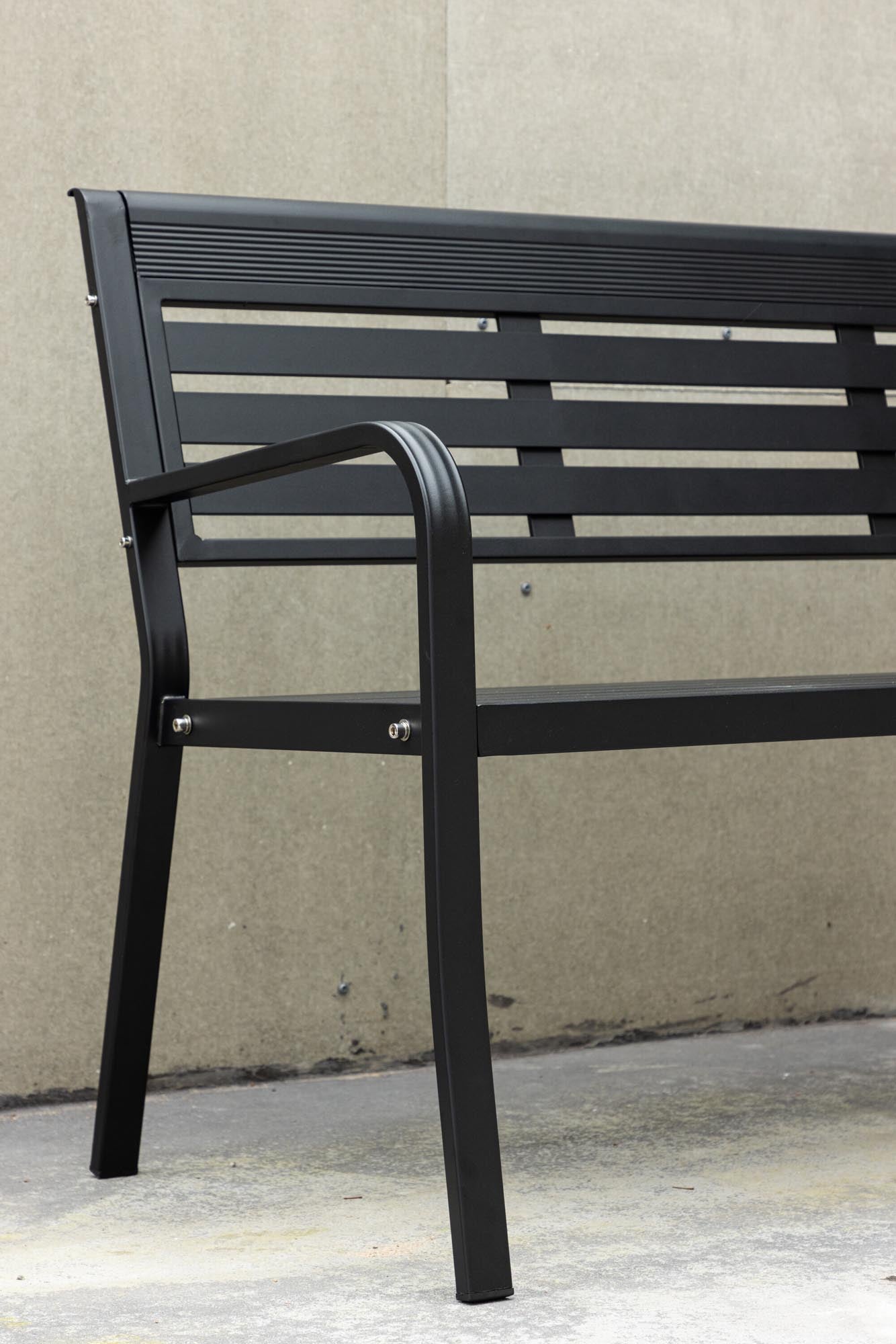 Elvas Bank in Schwarz präsentiert im Onlineshop von KAQTU Design AG. Sitzbank ist von Venture Home