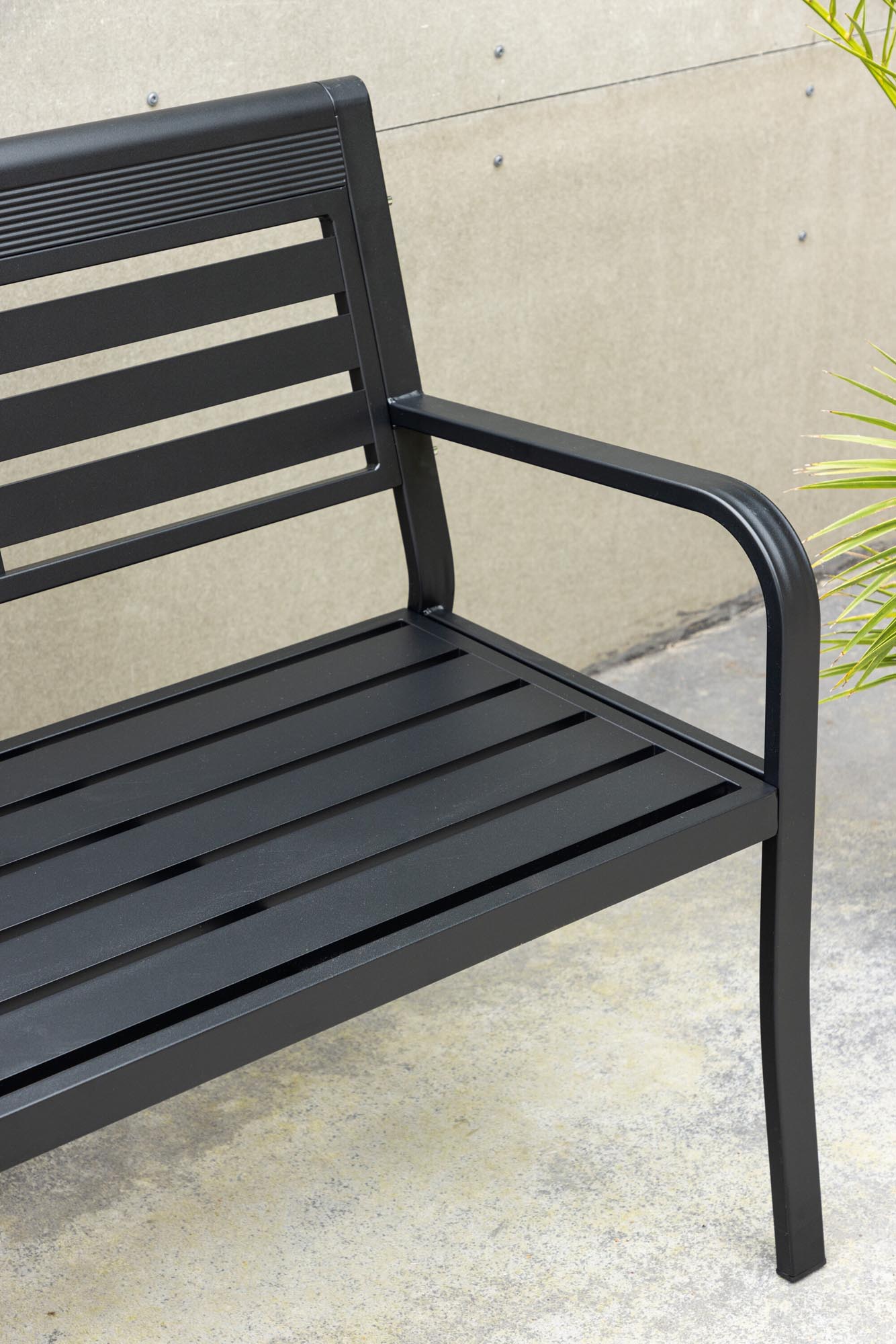 Elvas Bank in Schwarz präsentiert im Onlineshop von KAQTU Design AG. Sitzbank ist von Venture Home