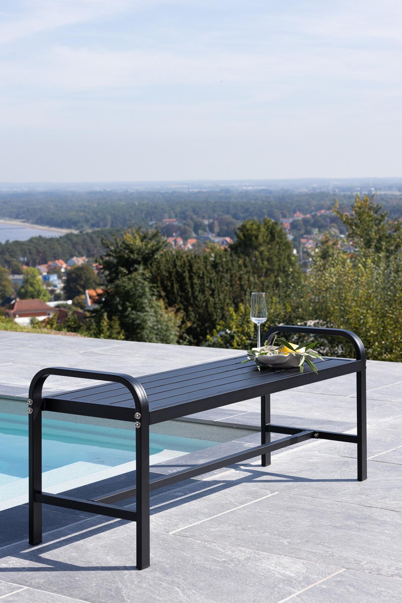 Stilvolle Cascais Bank von Venture Home für Ihren Aussenbereich.