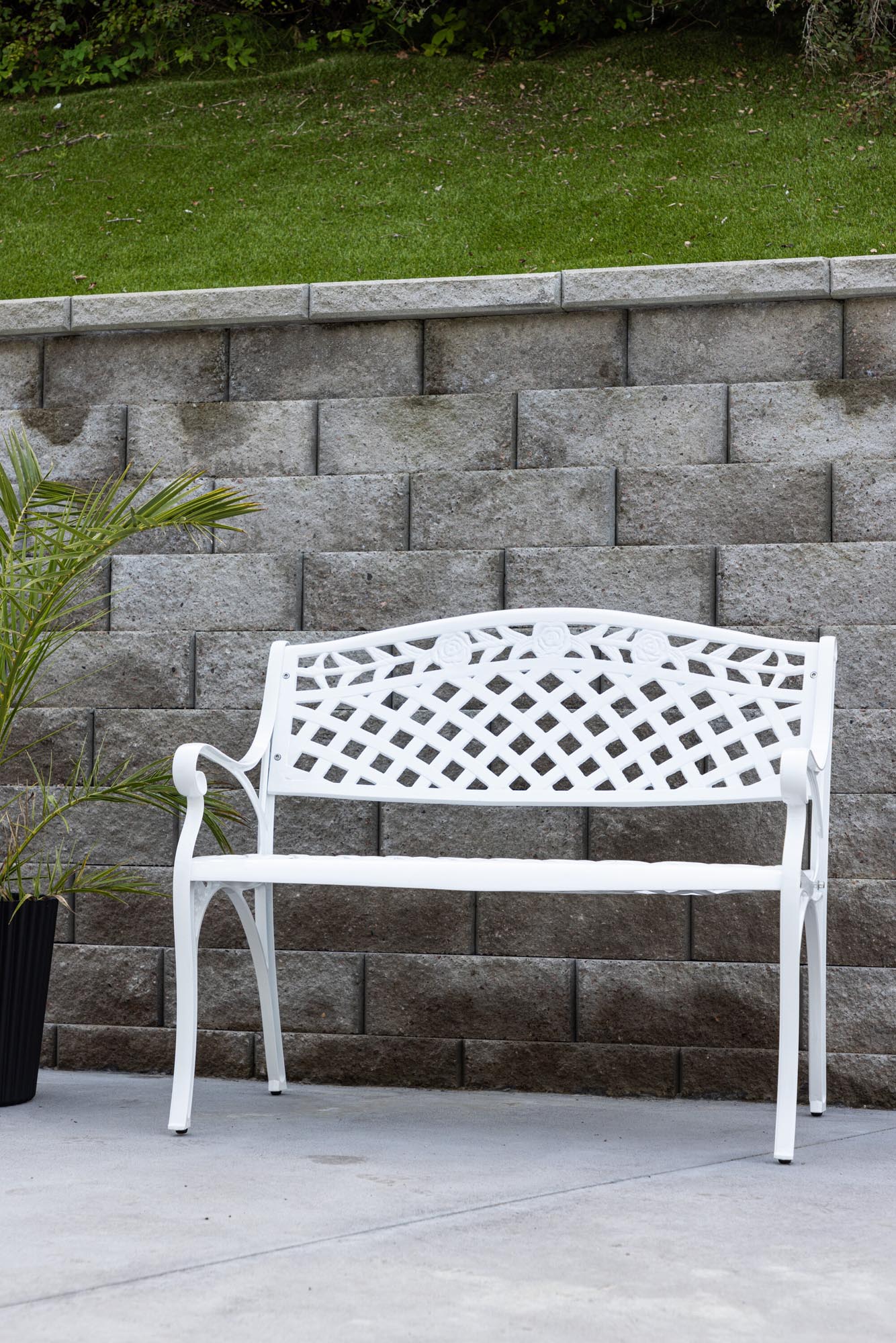 Elegante Mafra Bank von Venture Home für stilvolle Innenräume.