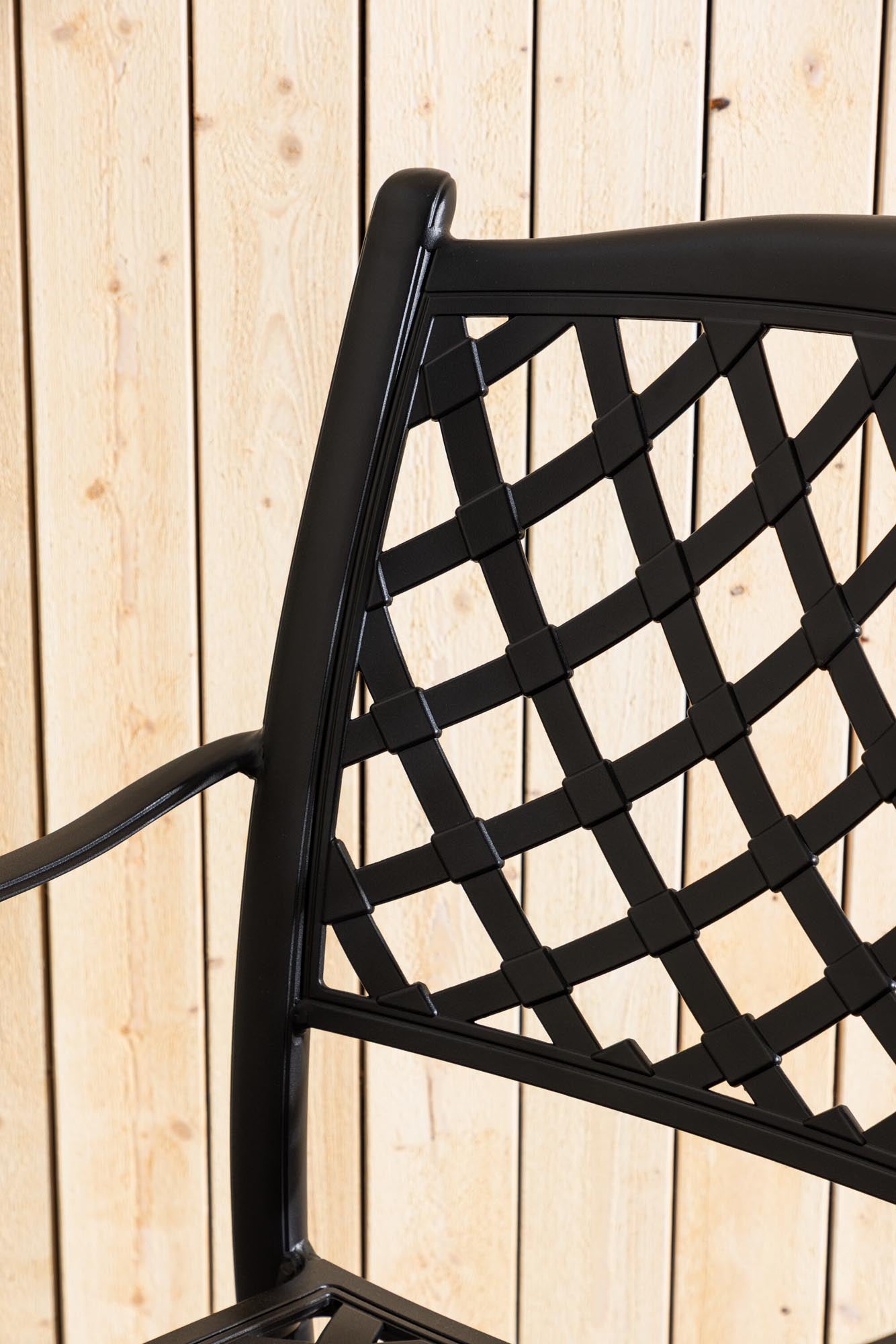 Òbidos Cafe Stuhl in Braun präsentiert im Onlineshop von KAQTU Design AG. Gartenstuhl mit Armlehnen ist von Venture Home