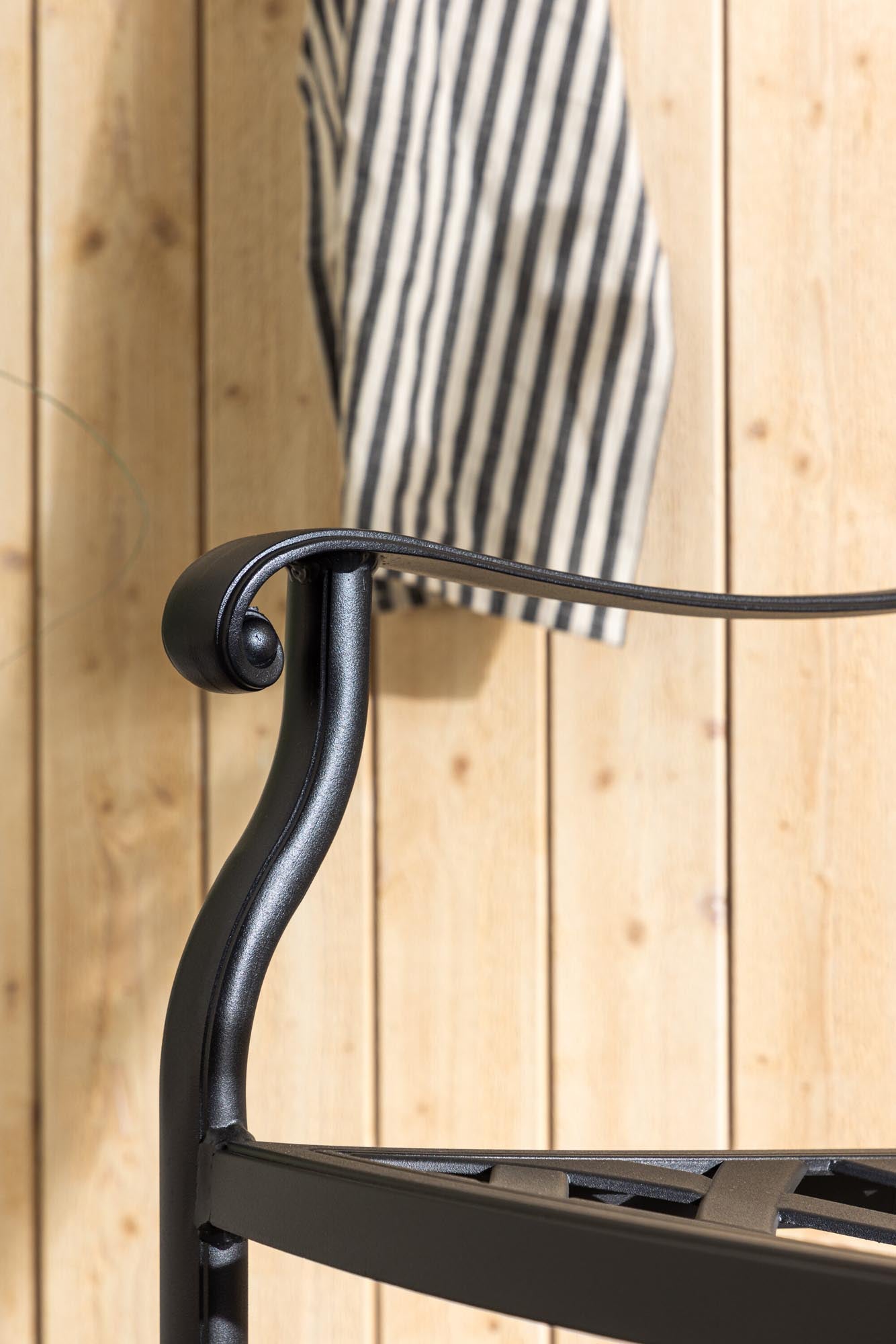 Òbidos Cafe Stuhl in Braun präsentiert im Onlineshop von KAQTU Design AG. Gartenstuhl mit Armlehnen ist von Venture Home