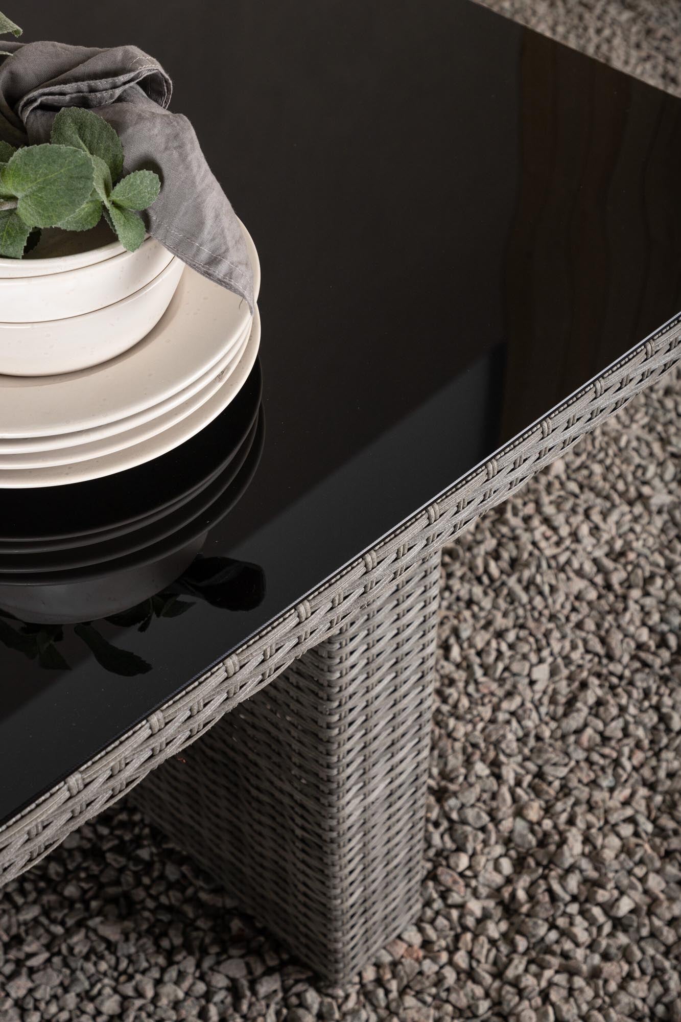 Erleben Sie den stilvollen Padova Gartentisch von Venture Home – perfekt für jeden Anlass, wetterfest und pflegeleicht für Ihren Außenbereich!