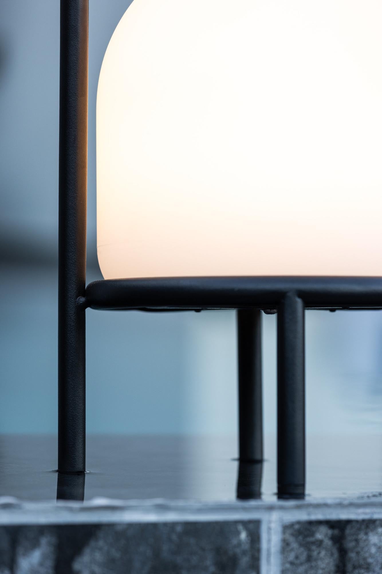 Colie Tischleuchte: Zeitlose Ästhetik für stilvolle Wohnräume.