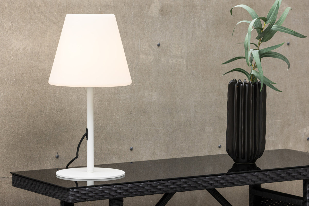 Moris Tischleuchte in Weiss präsentiert im Onlineshop von KAQTU Design AG. Tischleuchte ist von Venture Home