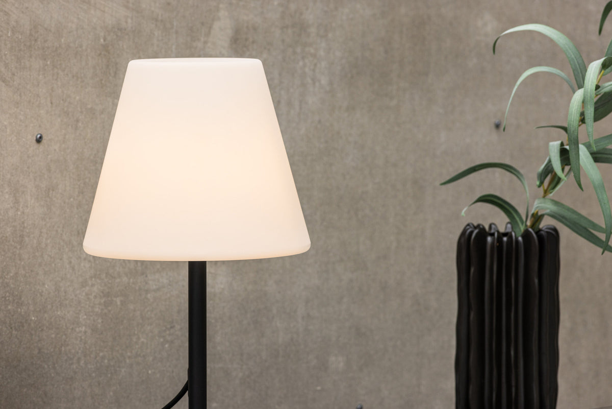 Moris Tischleuchte in Schwarz-Weiss präsentiert im Onlineshop von KAQTU Design AG. Tischleuchte ist von Venture Home