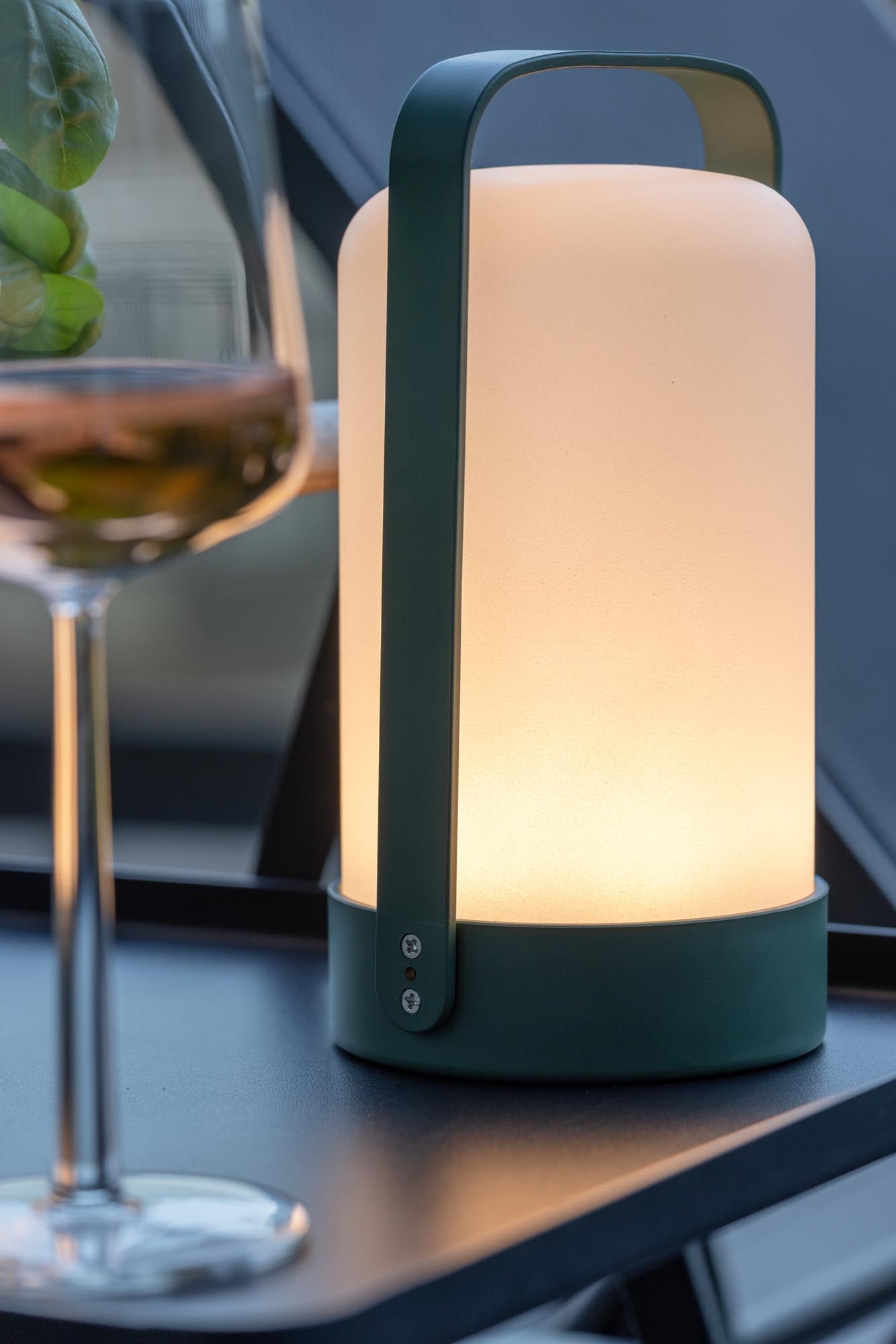Fern Tischleuchte in Grün Weiss präsentiert im Onlineshop von KAQTU Design AG. Tischleuchte ist von Venture Home