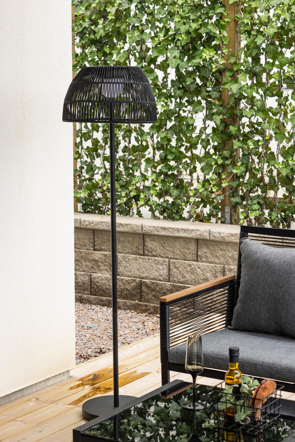 Mabis Stehleuchte in Schwarz präsentiert im Onlineshop von KAQTU Design AG. Stehleuchte ist von Venture Home
