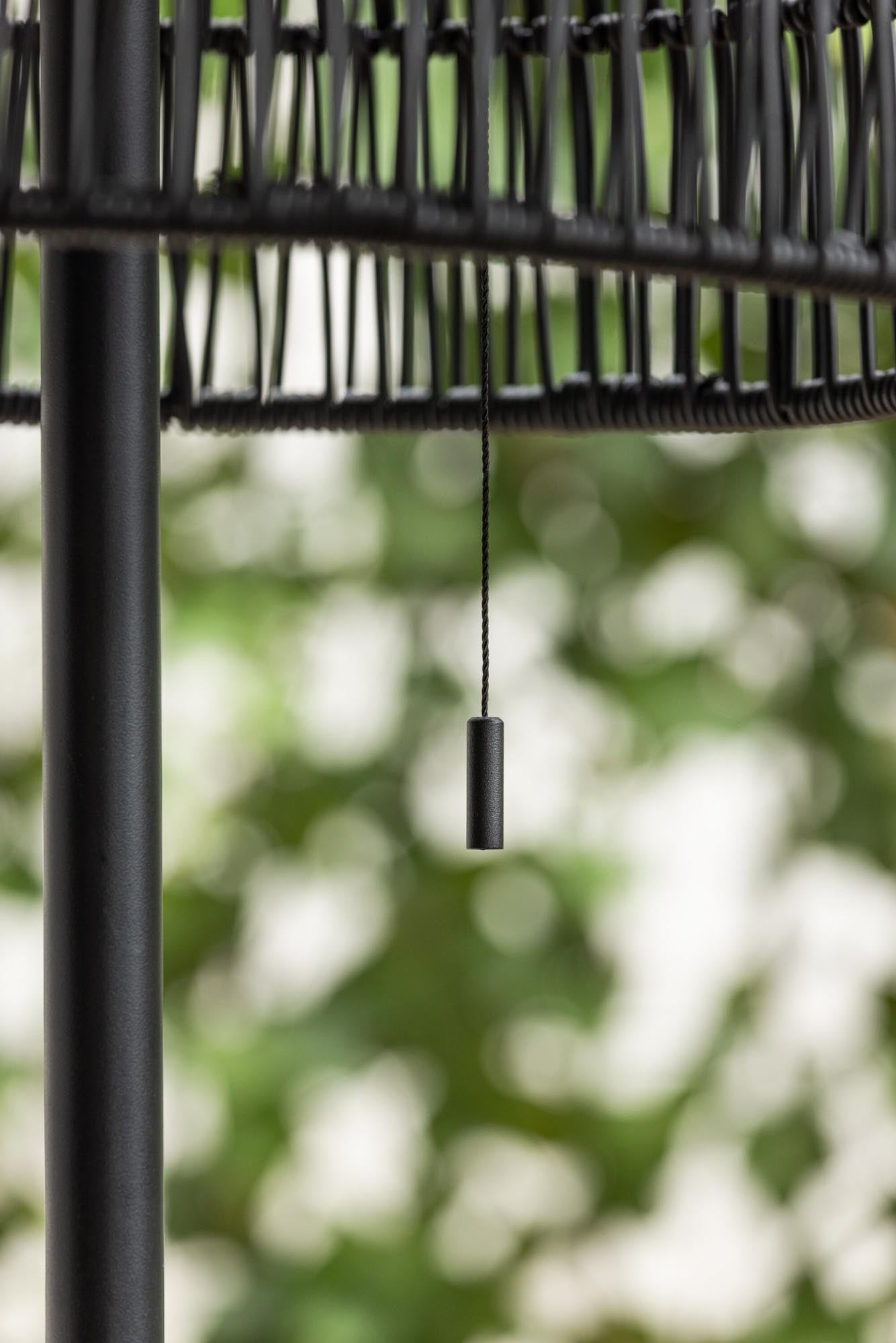 Mabis Stehleuchte: Stilvolle Akzentbeleuchtung für Ihren Aussenbereich.