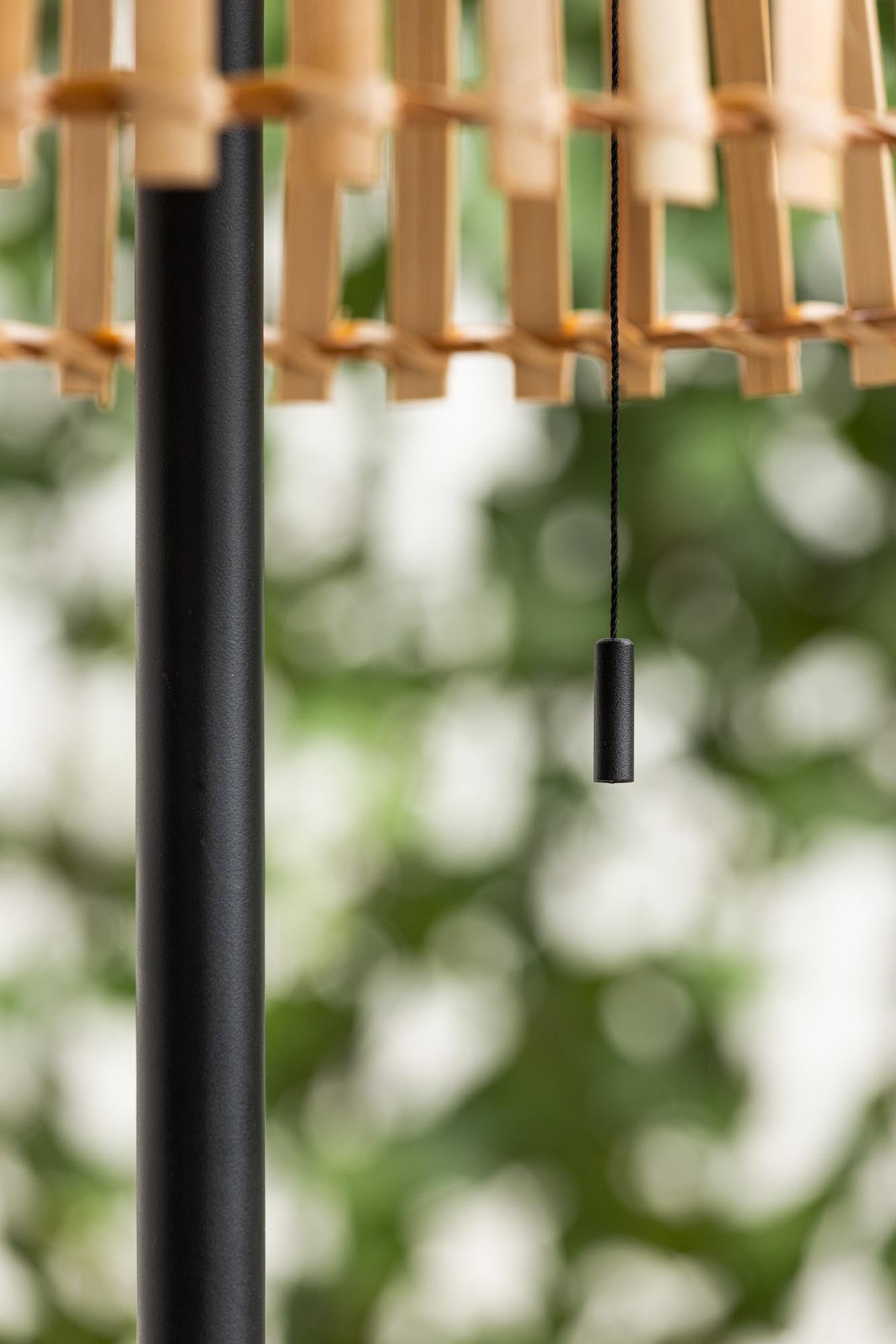 Mabis Stehleuchte: Modernes Design für stimmungsvolle Aussenbeleuchtung.