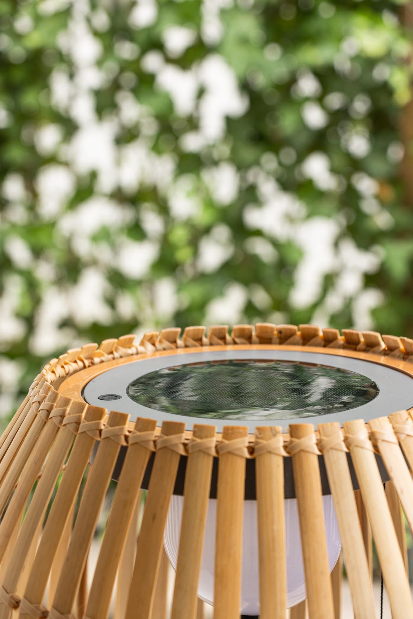 Elegante Mabis Stehleuchte: Perfekte Beleuchtung für Ihren Garten.