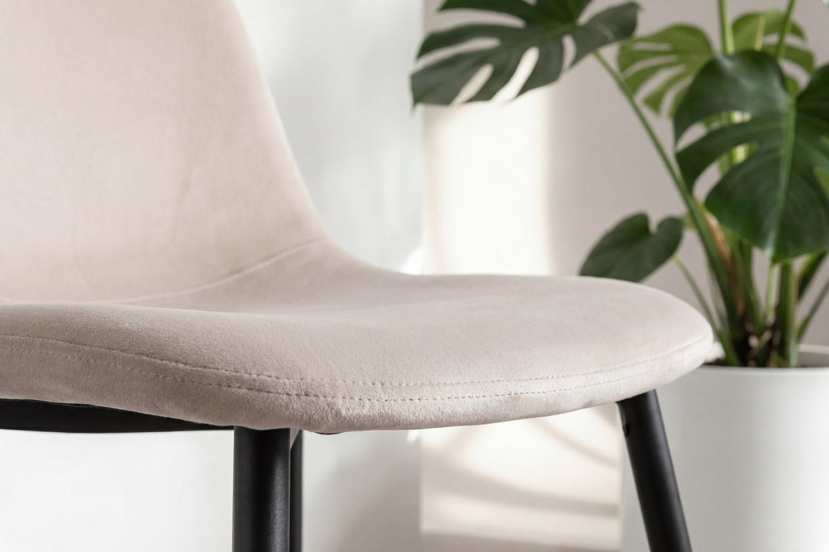 Polar Esszimmerstuhl in Beige präsentiert im Onlineshop von KAQTU Design AG. Stuhl ist von Venture Home