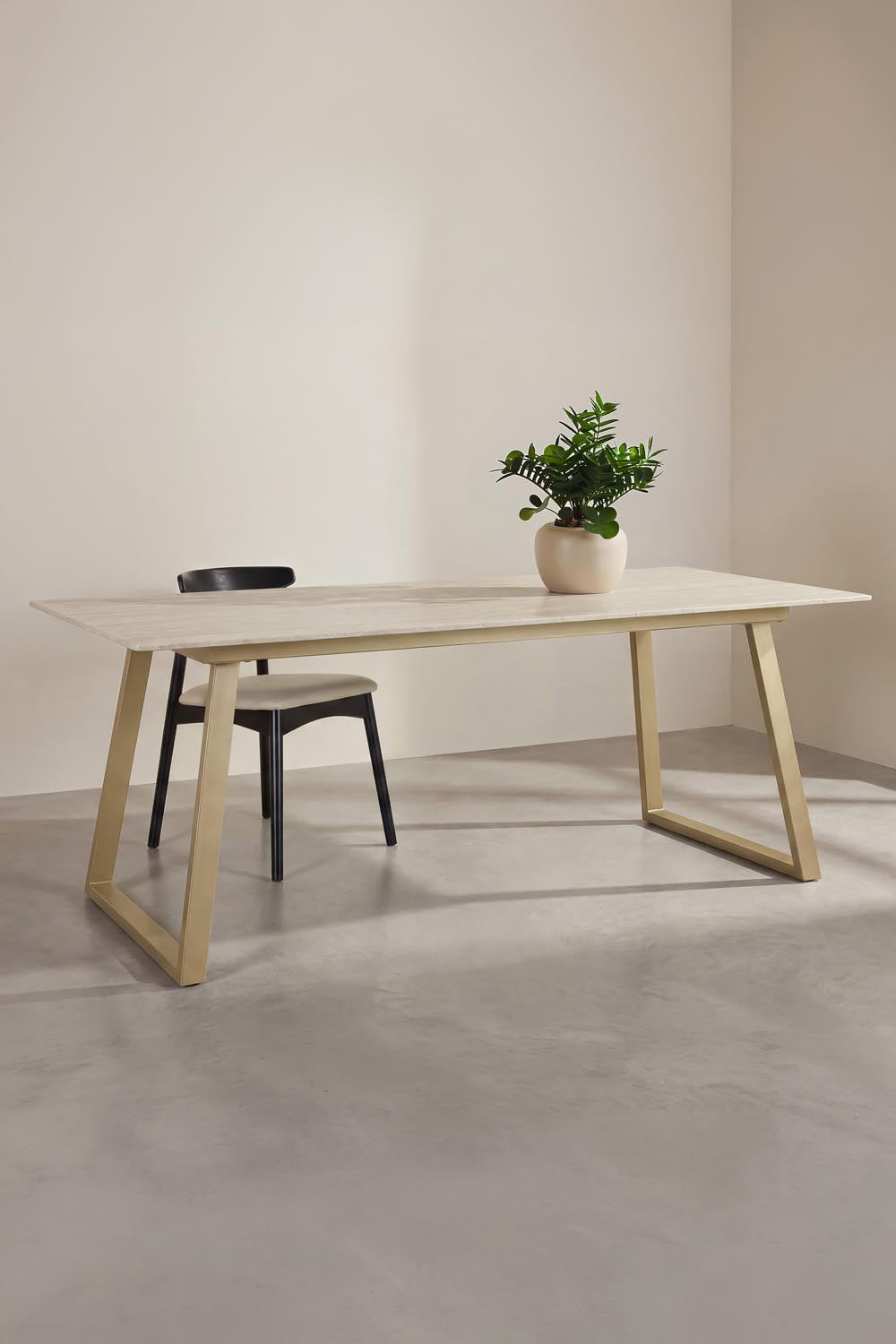 Estelle Rechteckiger Esstisch in Beige präsentiert im Onlineshop von KAQTU Design AG. Gartentisch ist von Venture Home