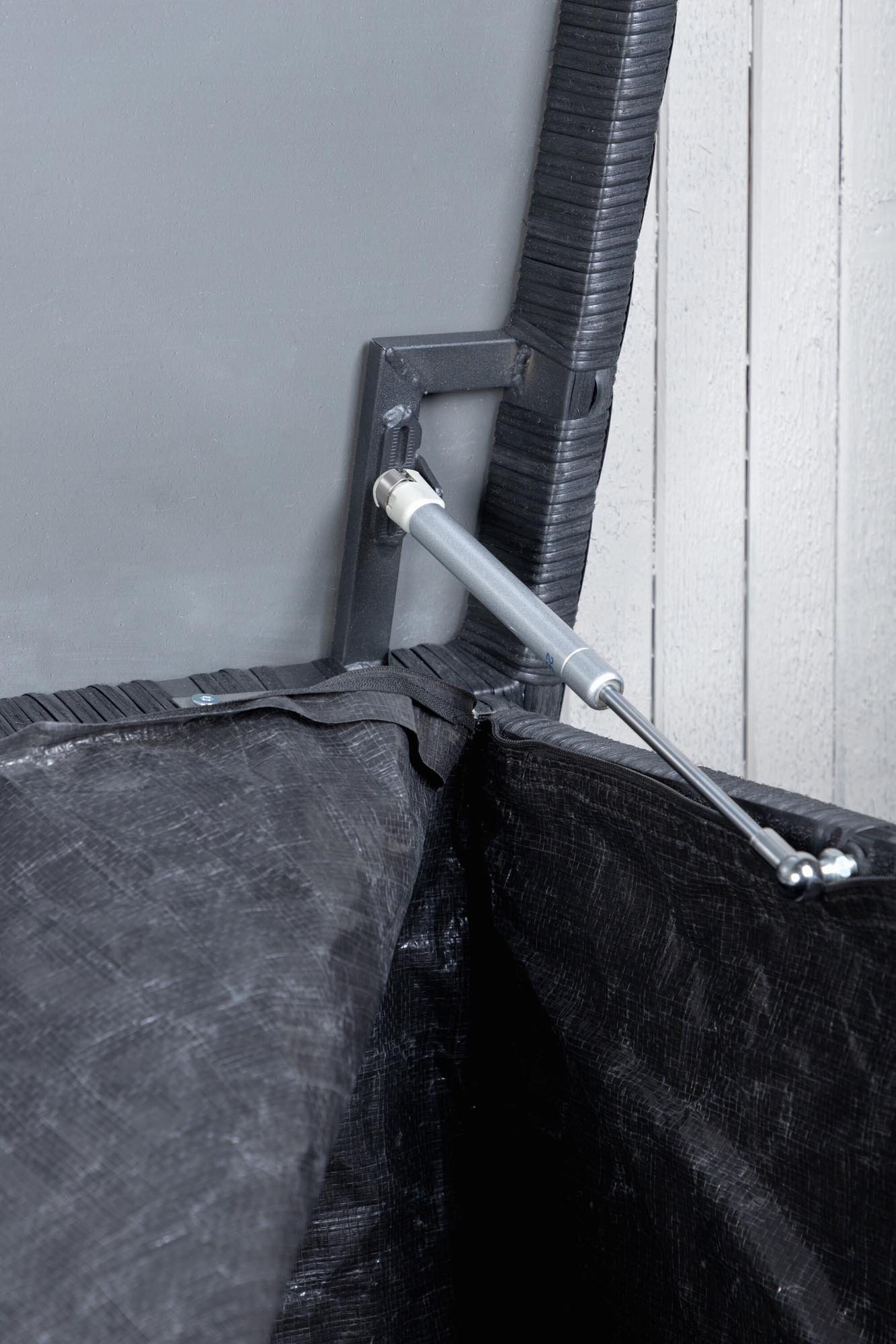 Geräumige und wetterfeste Kissenbox von Venture Home, perfekt für Garten oder Terrasse, mit robustem und modernem Design.