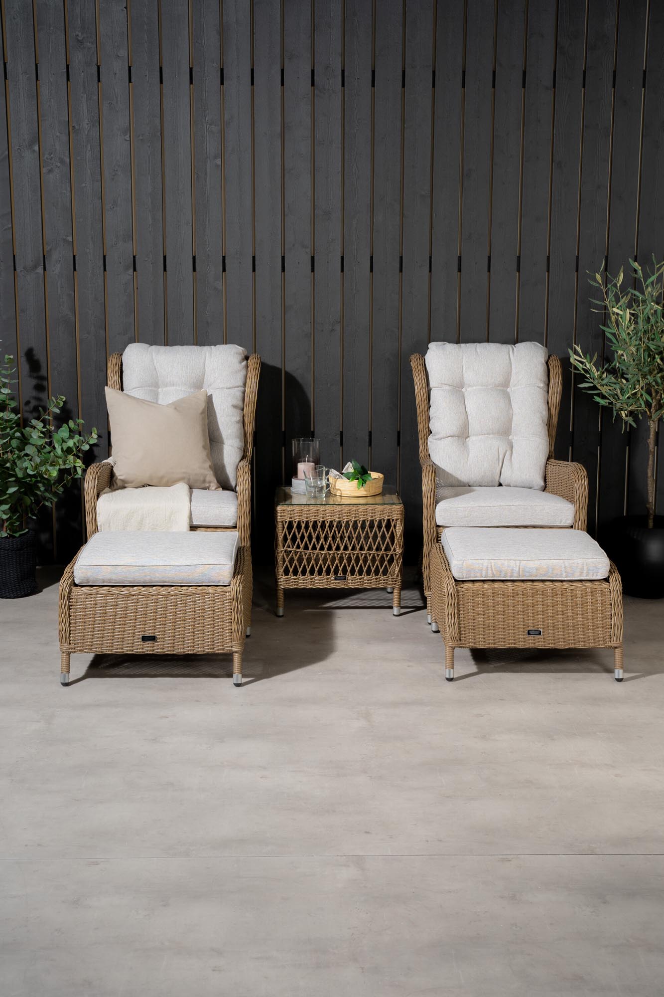 Washington Lounge Outdoorset 52cm in Weiss / Natur präsentiert im Onlineshop von KAQTU Design AG. Loungeset ist von Venture Home