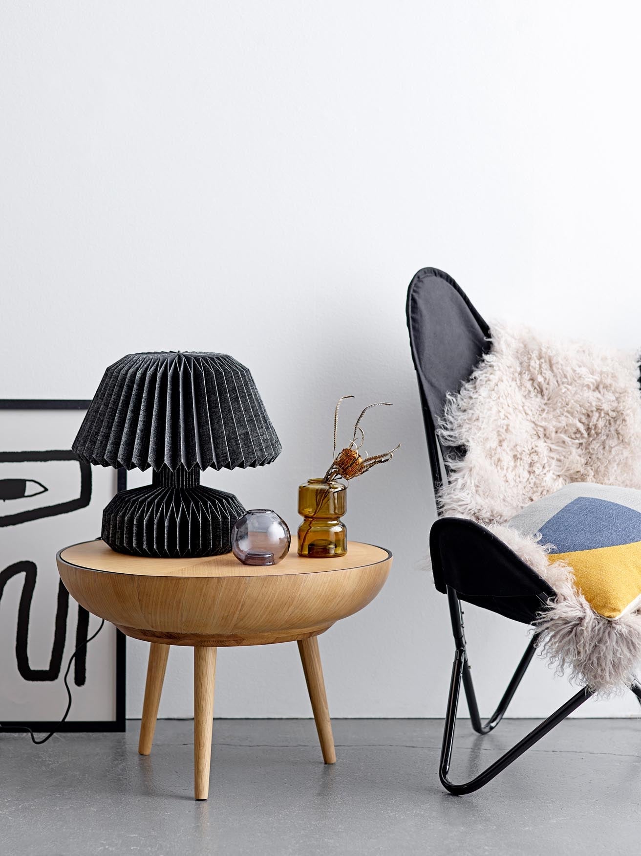 Eleganter Ronda Couchtisch aus Eichenholz von Bloomingville, naturbelassen, zeitloses Design, ideal für modernes Wohnen.