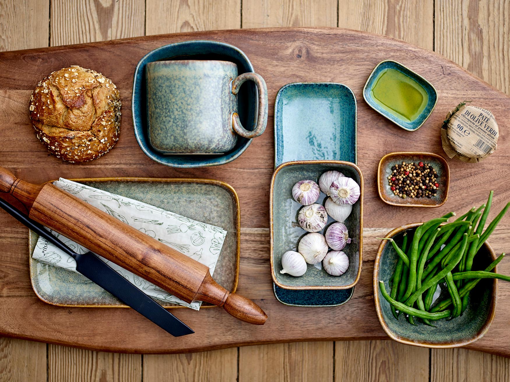 Aime Becher in Grün: Zeitloses Steingut-Design von Bloomingville.