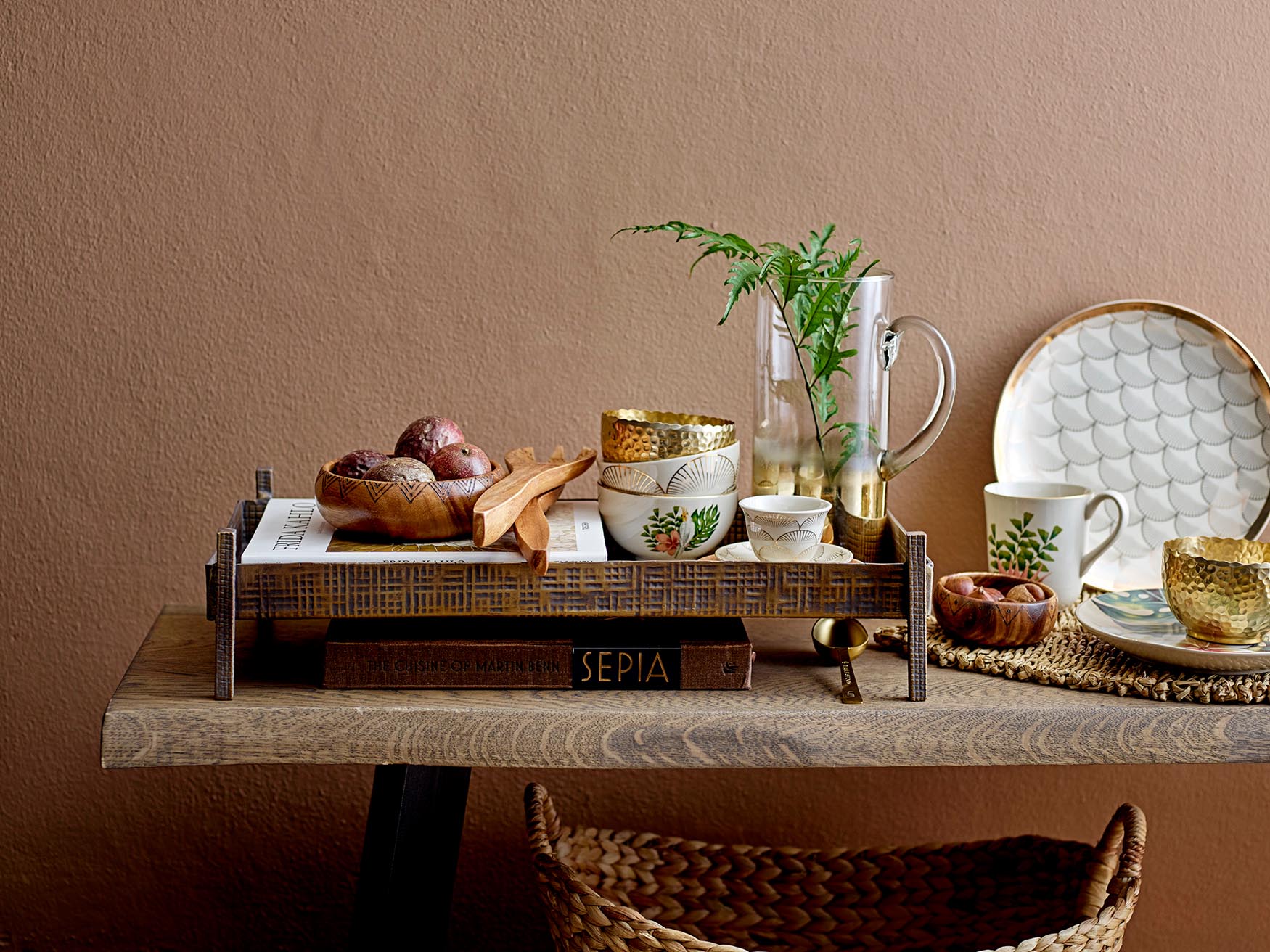 Rustikale Bank aus FSC® 100% zertifizierter Eiche in Braun von Bloomingville, ideal für stilvolle und nachhaltige Einrichtung.