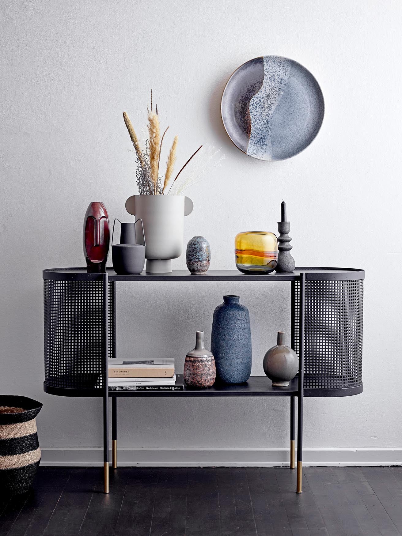 Daviid Vase, Braun, Steingut in Brown präsentiert im Onlineshop von KAQTU Design AG. Vase ist von Bloomingville