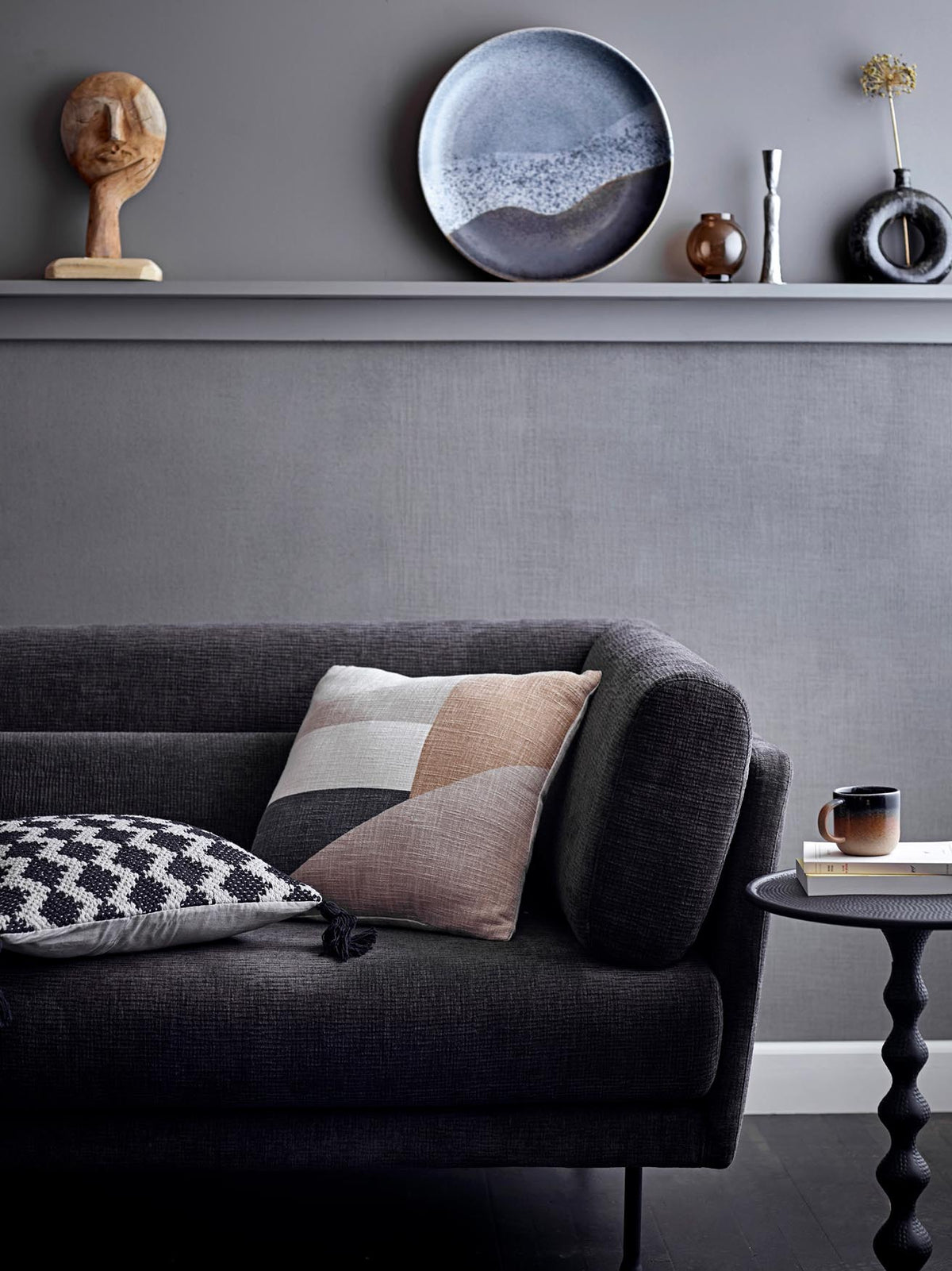 Anka Beistelltisch, Schwarz, Aluminium in Schwarz präsentiert im Onlineshop von KAQTU Design AG. Beistelltisch ist von Bloomingville