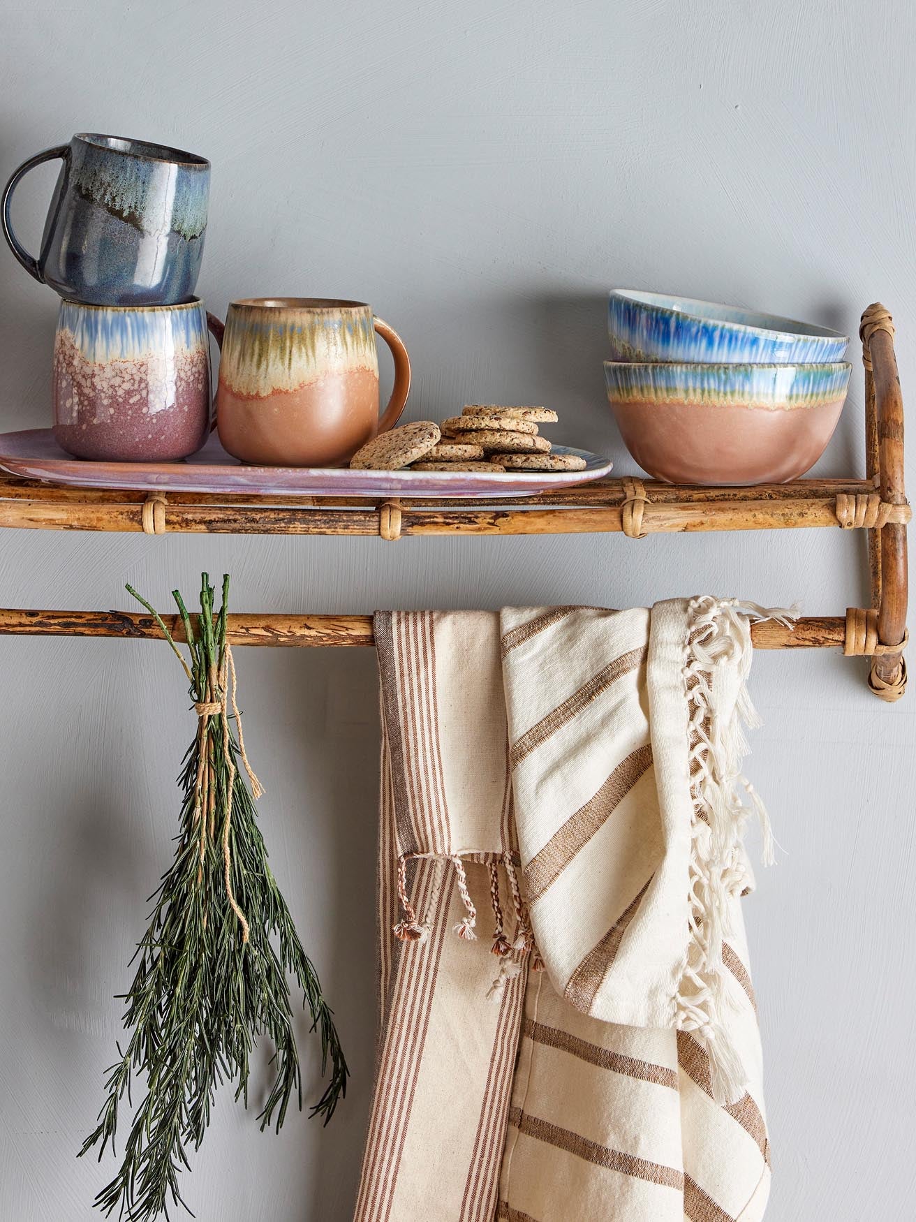 Cloe Becher, Blau, Steingut in Blue präsentiert im Onlineshop von KAQTU Design AG. Tasse ist von Creative Collection