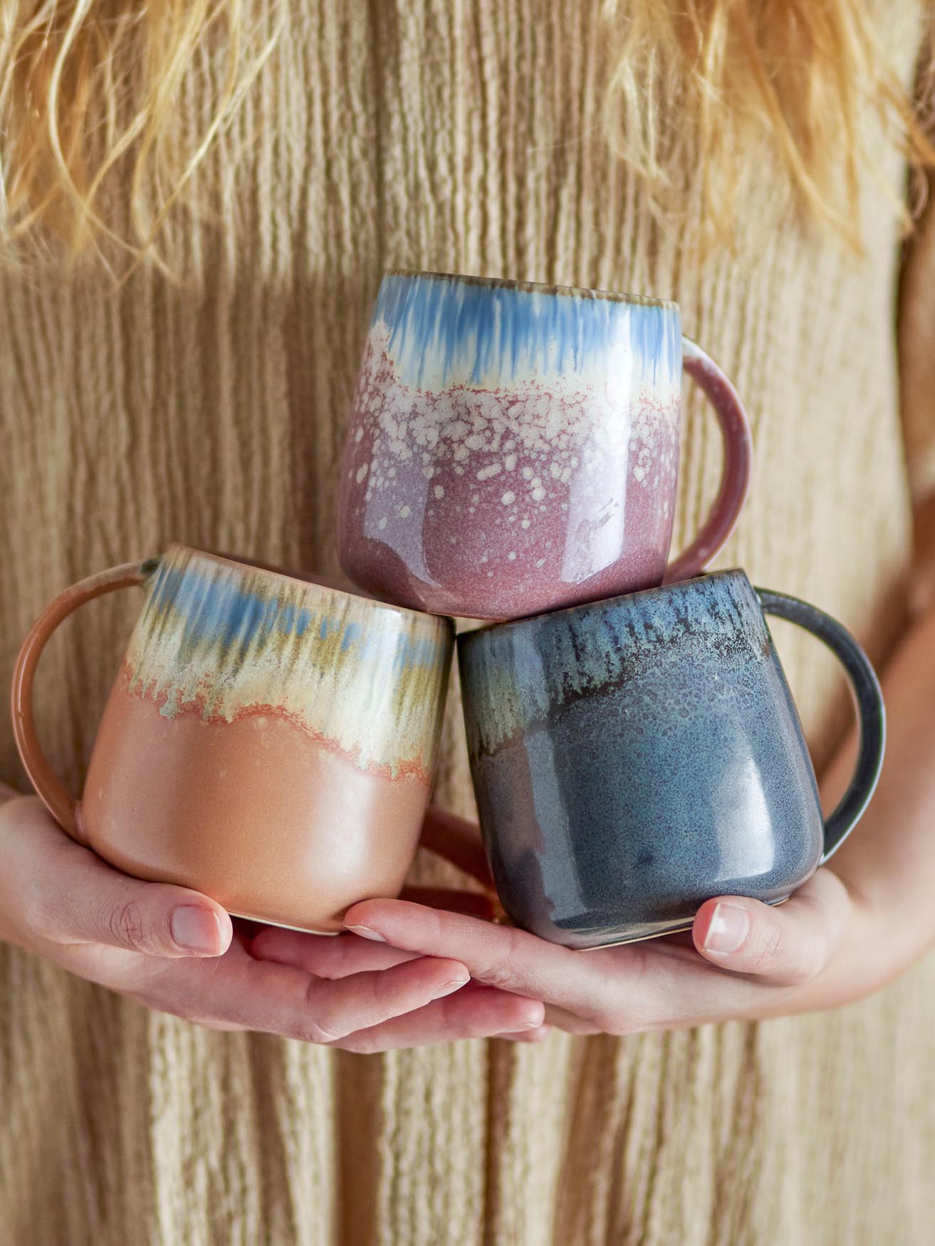Cloe Becher, Blau, Steingut in Blue präsentiert im Onlineshop von KAQTU Design AG. Tasse ist von Creative Collection