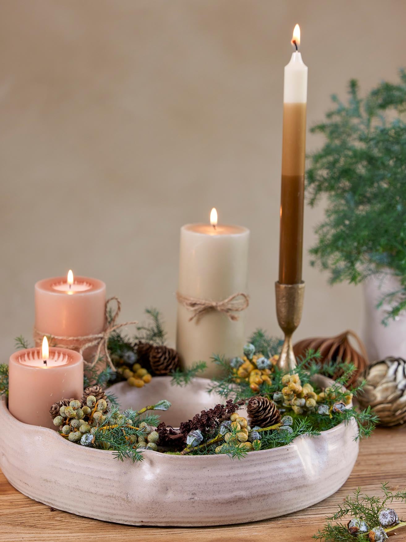 Elegantes Leda Tablett aus grauem Steingut, ideal für kreative Speisenpräsentation und vielseitige Dekoration.