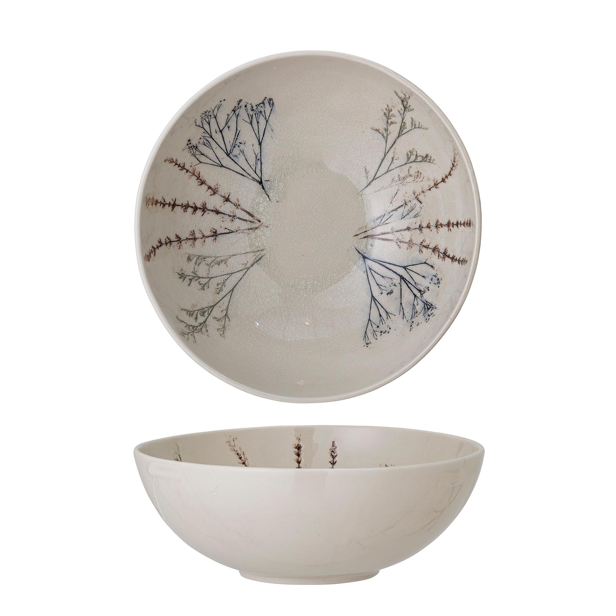 Die Bea Salatschüssel aus Steingut von Bloomingville besticht durch rustikalen Charme, Craquelé-Glasur und Blumenmotiv. 3500 ml Fassungsvermögen.