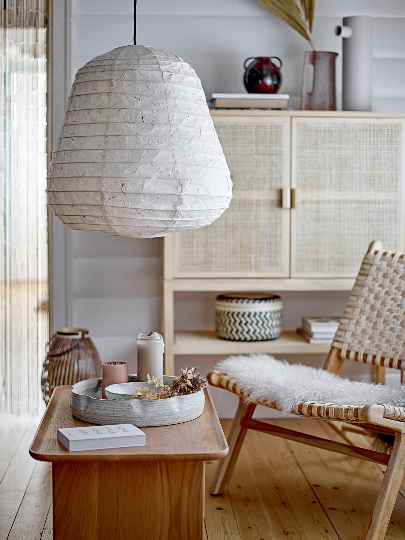 Leena Hängeleuchte aus Papier: Skandinavische Eleganz von Bloomingville.