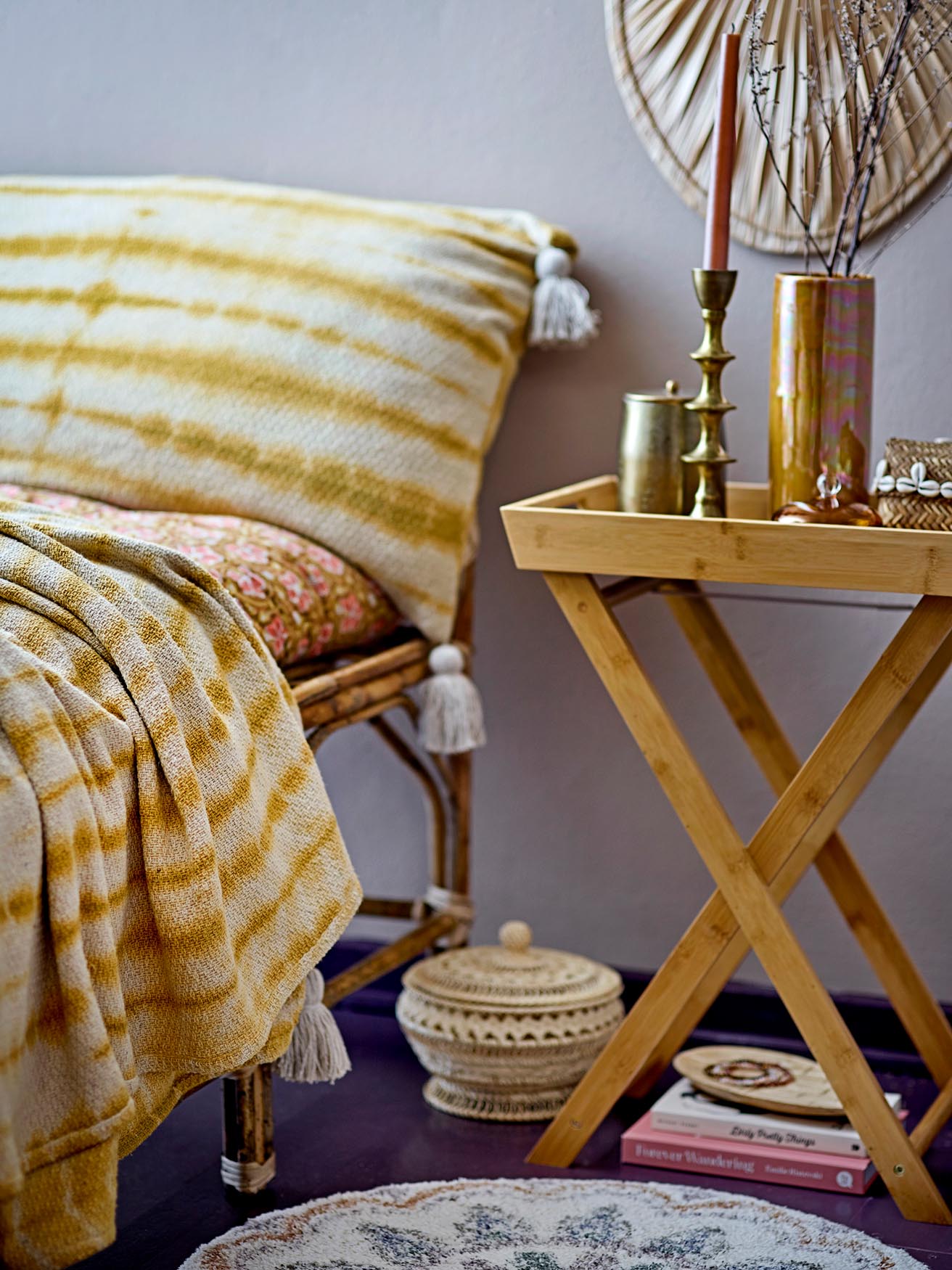 Decia Kissen in Gelb: Stilvolles Accessoire aus recycelter Baumwolle, mit weicher Füllung und dekorativen Fransen für ein gemütliches Zuhause.